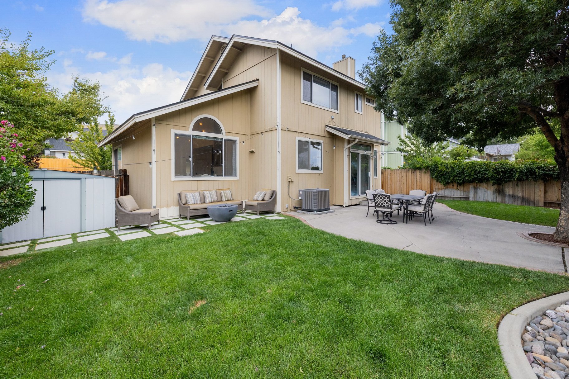  Beautifully renovated home offering warmth and serene living - 物件實景