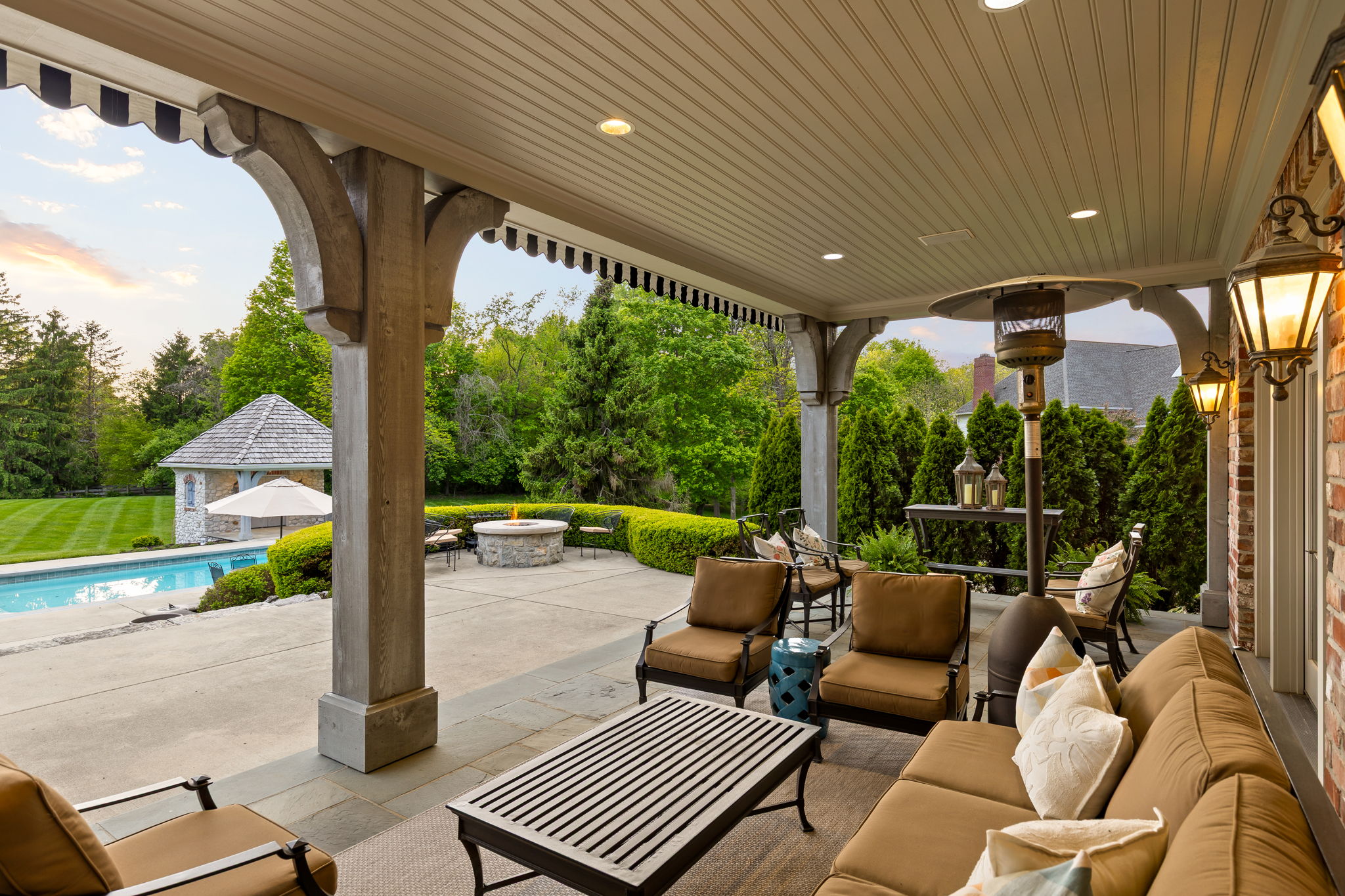 Signature Estate Set on More than 2 Acres in Desirable Zionsville Neighborhood - 物件實景