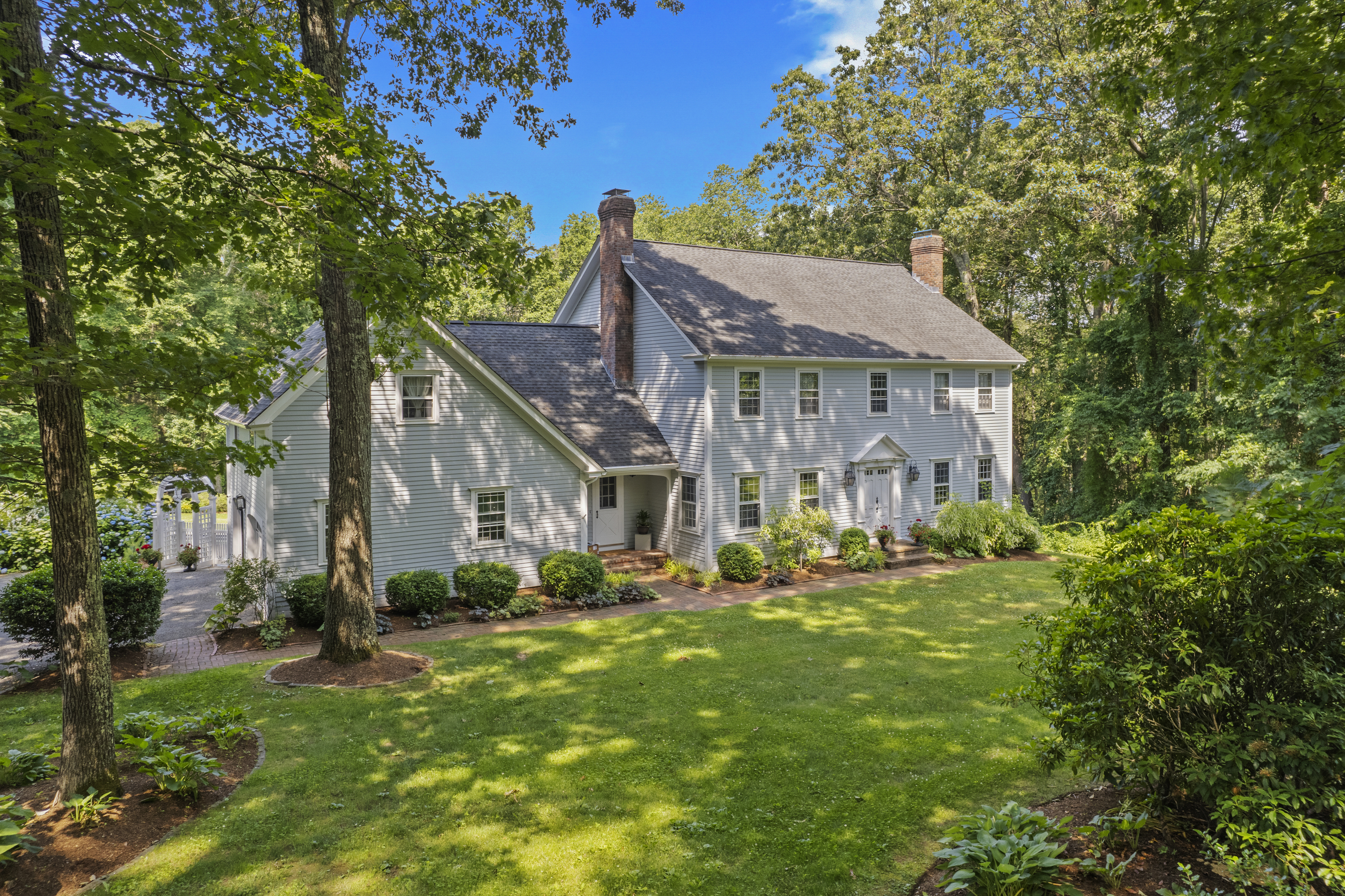  Experience shoreline luxury in this exceptional Colonial home - 物件實景