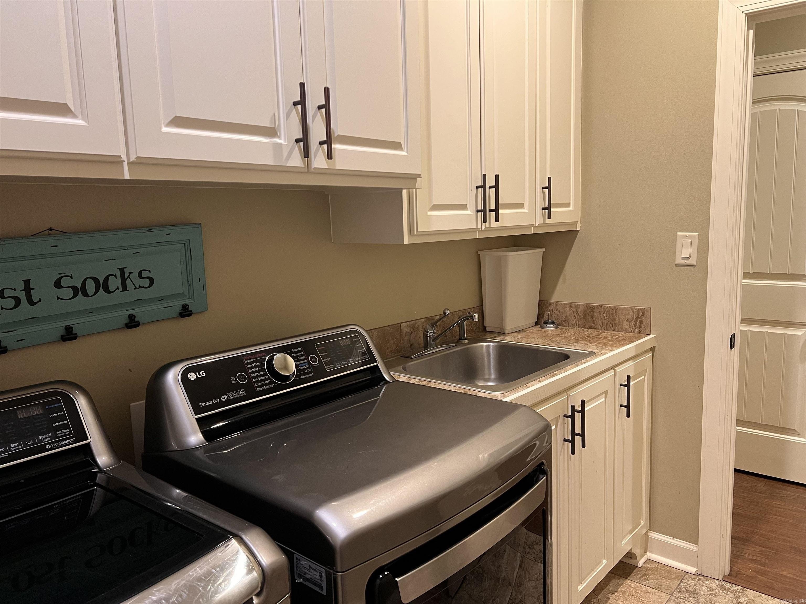 Hot Springs, Arkansas, 71913, United States, 3 Bedrooms Bedrooms, ,3 BathroomsBathrooms,Residential,For Sale,1976234