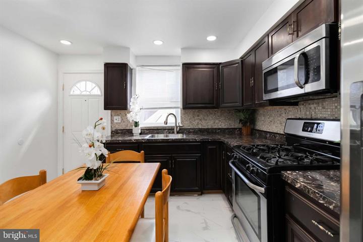 Philadelphia, Pennsylvania, 19123, United States, 4 Bedrooms Bedrooms, ,3 BathroomsBathrooms,Residential,For Sale,1944903