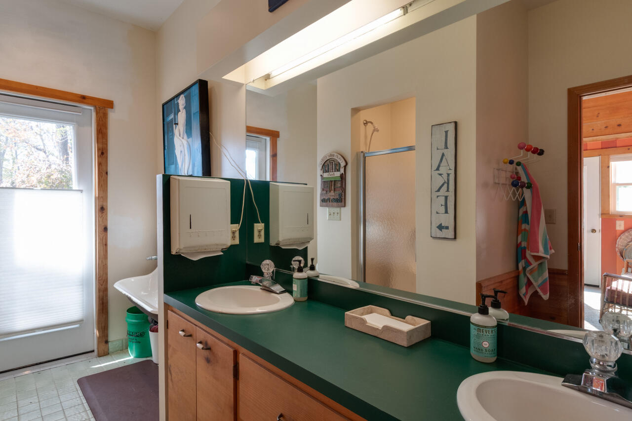 Fennville, Michigan, 49408, United States, 9 Bedrooms Bedrooms, ,10 BathroomsBathrooms,Residential,For Sale,1992421