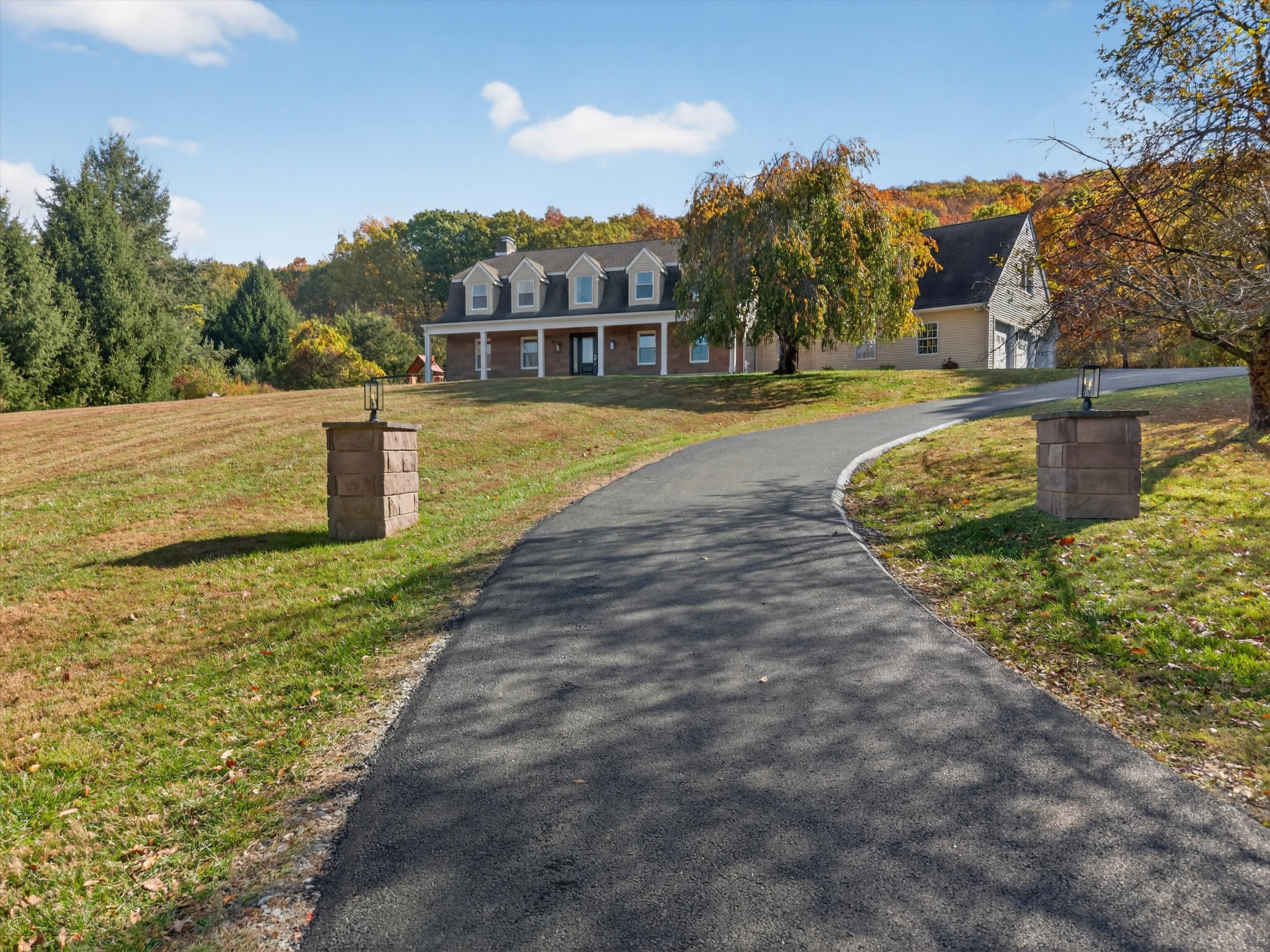 Warwick, New York, 10990, United States, 5 Bedrooms Bedrooms, ,4 BathroomsBathrooms,Residential,For Sale,1981547