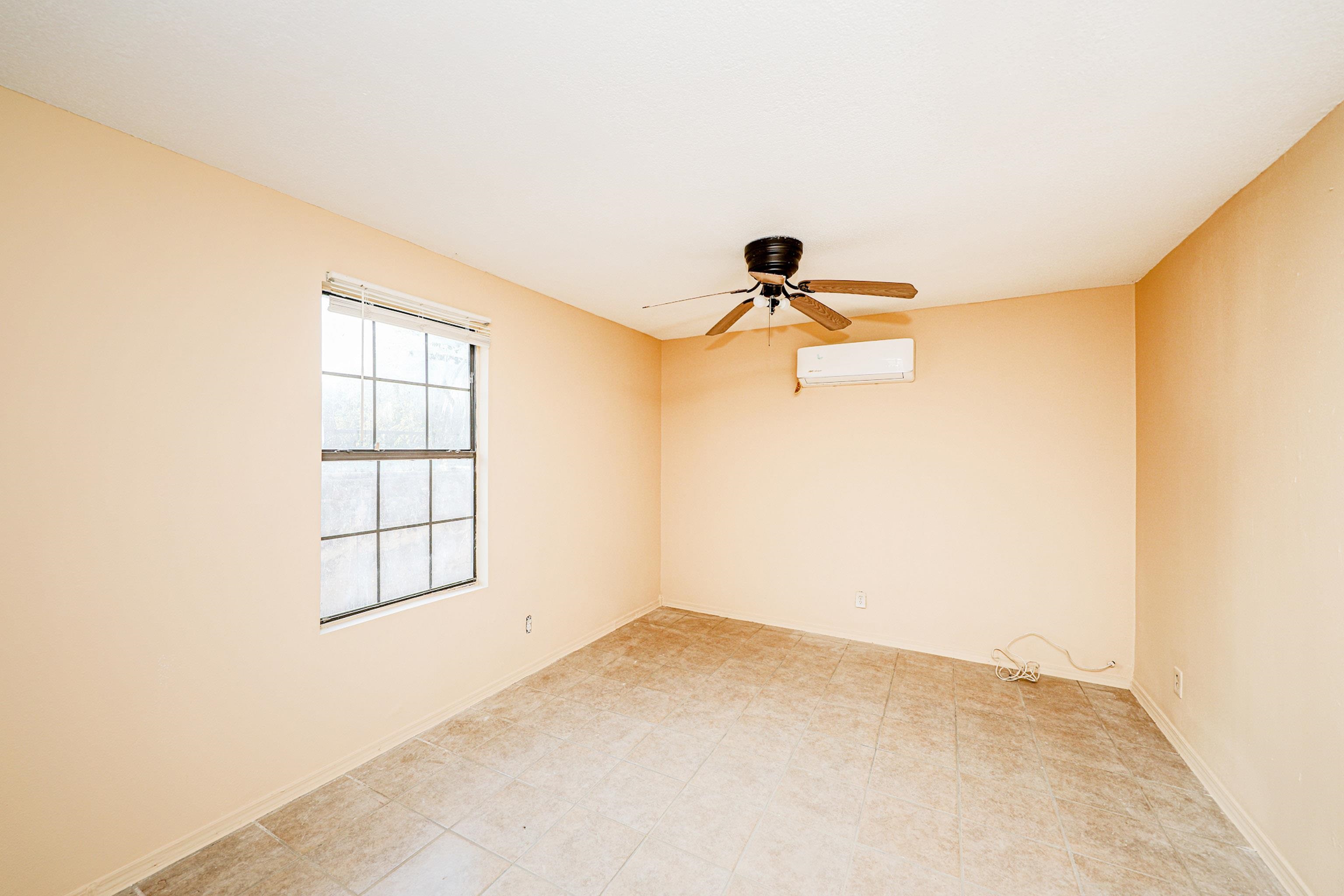 LAREDO, Texas, 78045, United States, 4 Bedrooms Bedrooms, ,4 BathroomsBathrooms,Residential,For Sale,1955145