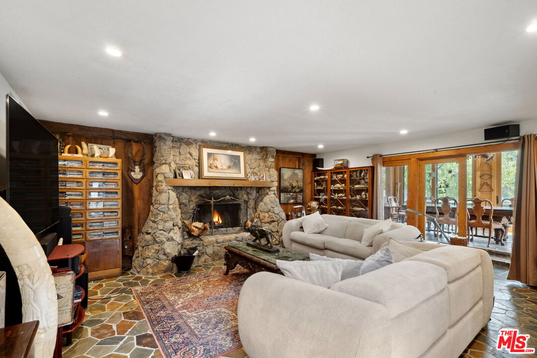 Calabasas, California, 91302, United States, 4 Bedrooms Bedrooms, ,3 BathroomsBathrooms,Residential,For Sale,1708601
