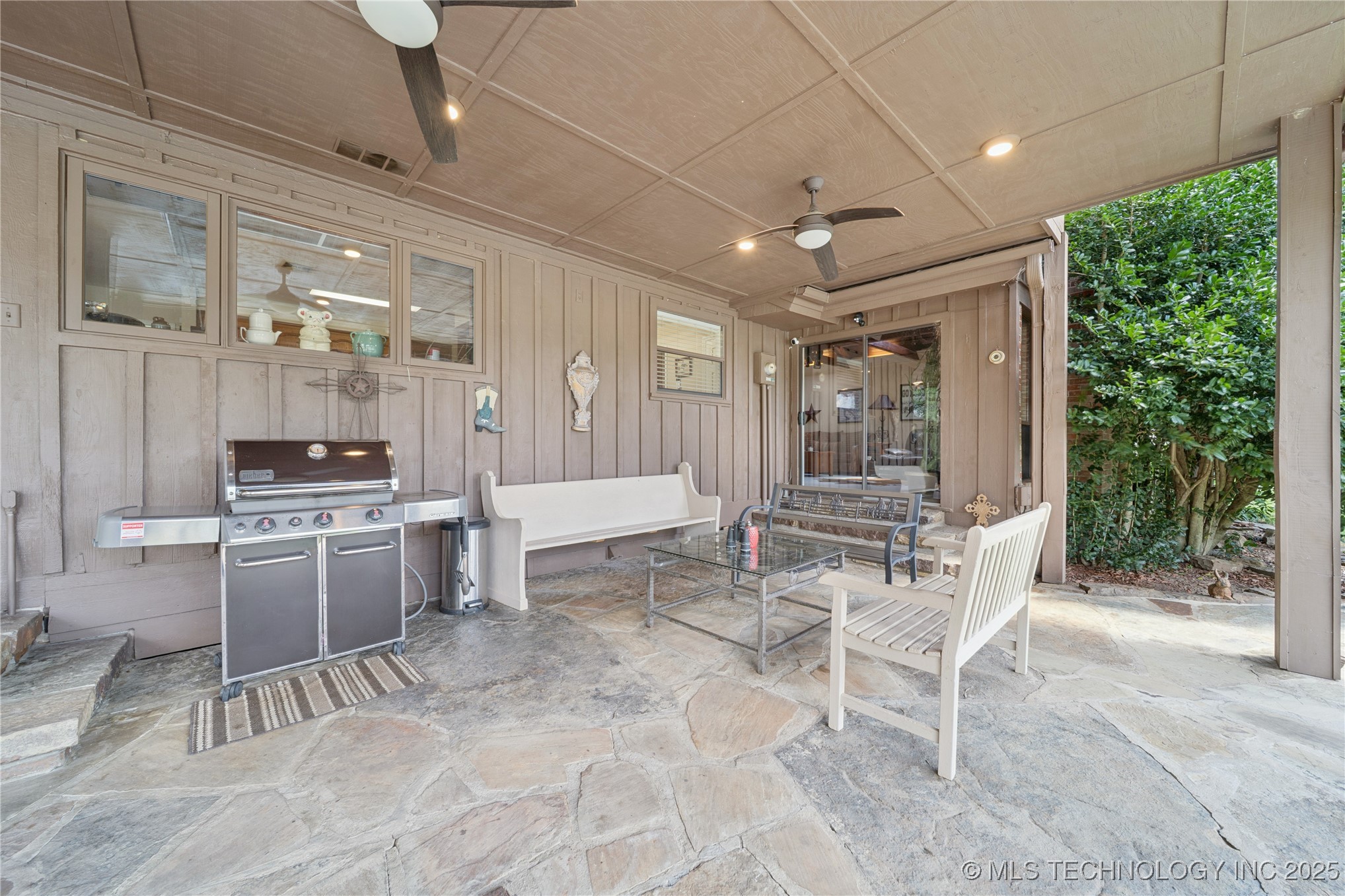 Pocola, Oklahoma, 74902, United States, 3 Bedrooms Bedrooms, ,3 BathroomsBathrooms,Residential,For Sale,1903793