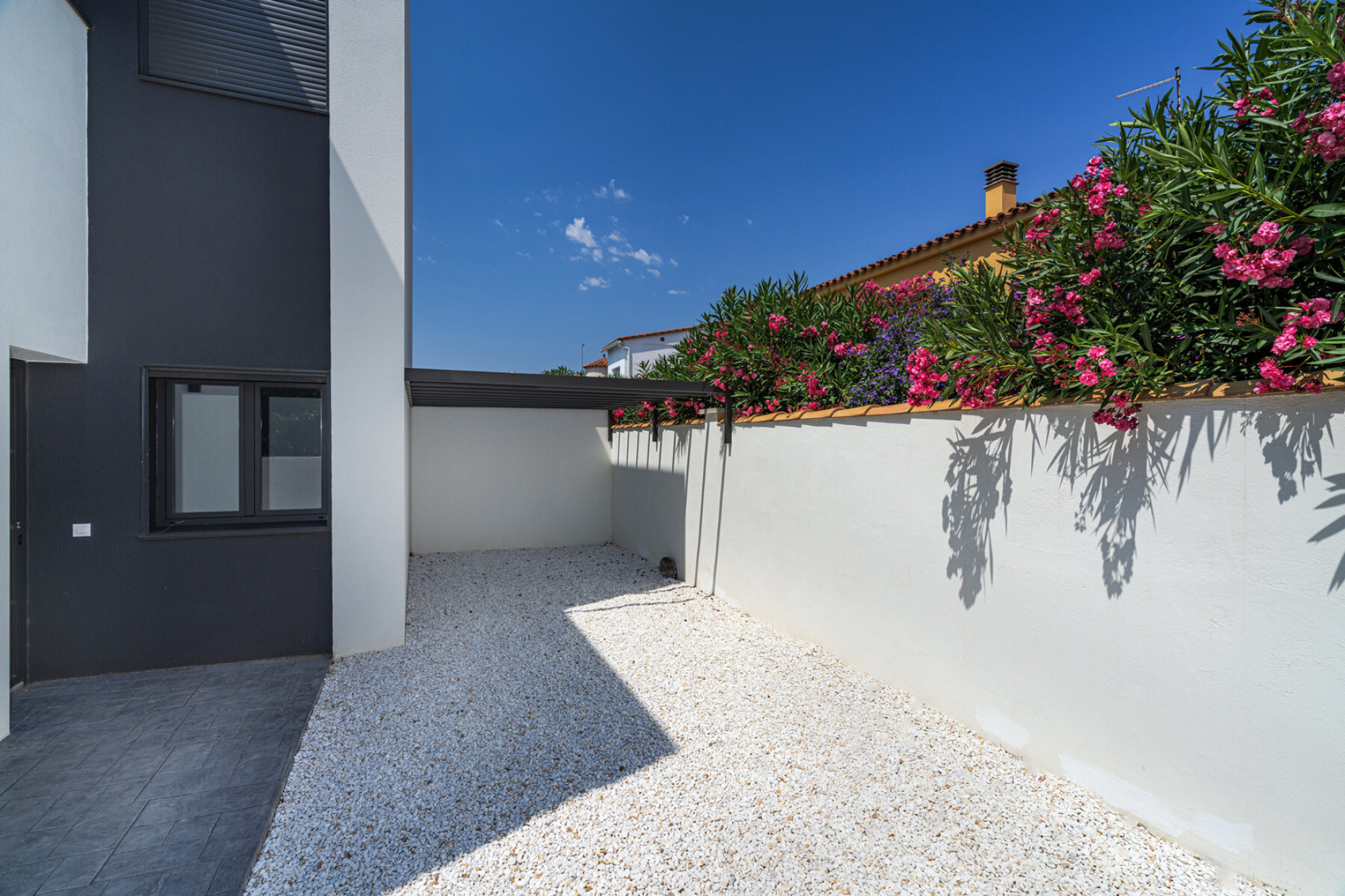  Newly built house in a privileged residential area near the beach. - 物件實景