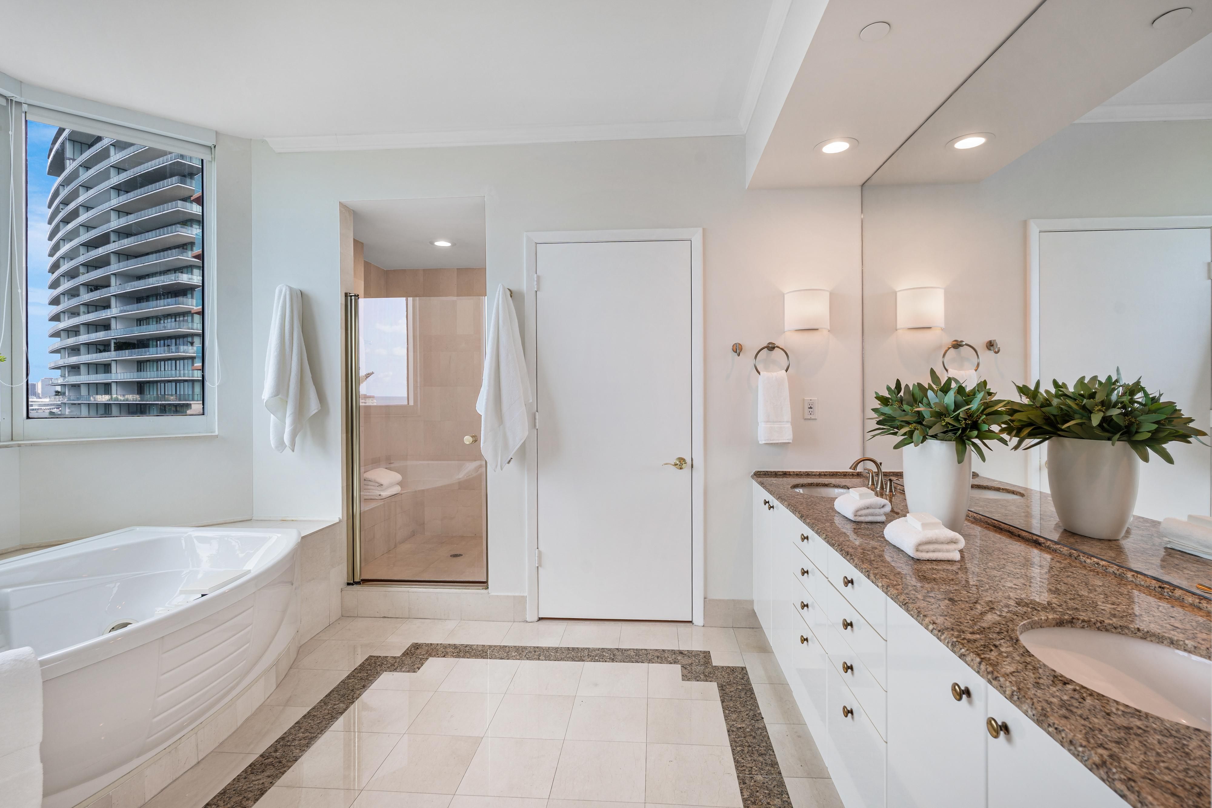  300 South Pointe Drive #1001, Miami Beach, FL 33139 - 物件實景