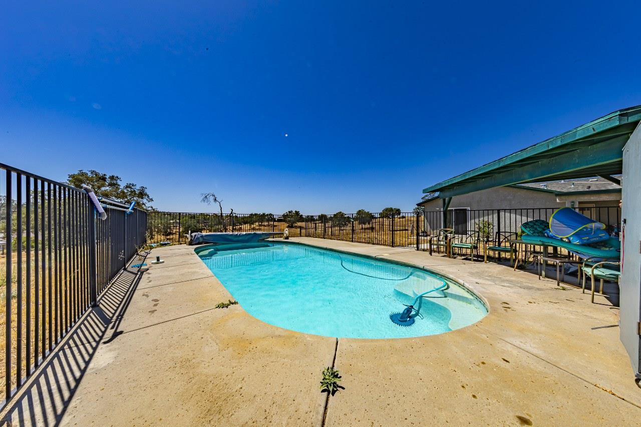 Raymond, California, 93653, United States, 4 Bedrooms Bedrooms, ,3 BathroomsBathrooms,Residential,For Sale,1976081