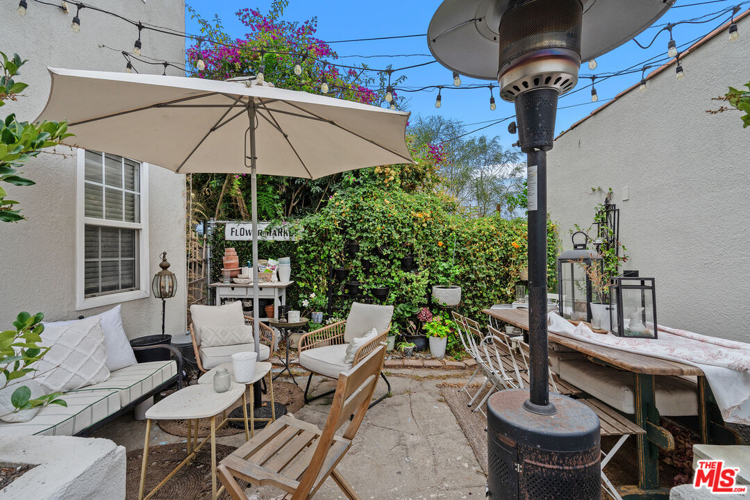 Los Angeles, California, 90019, United States, 6 Bedrooms Bedrooms, ,Residential,For Sale,1908523