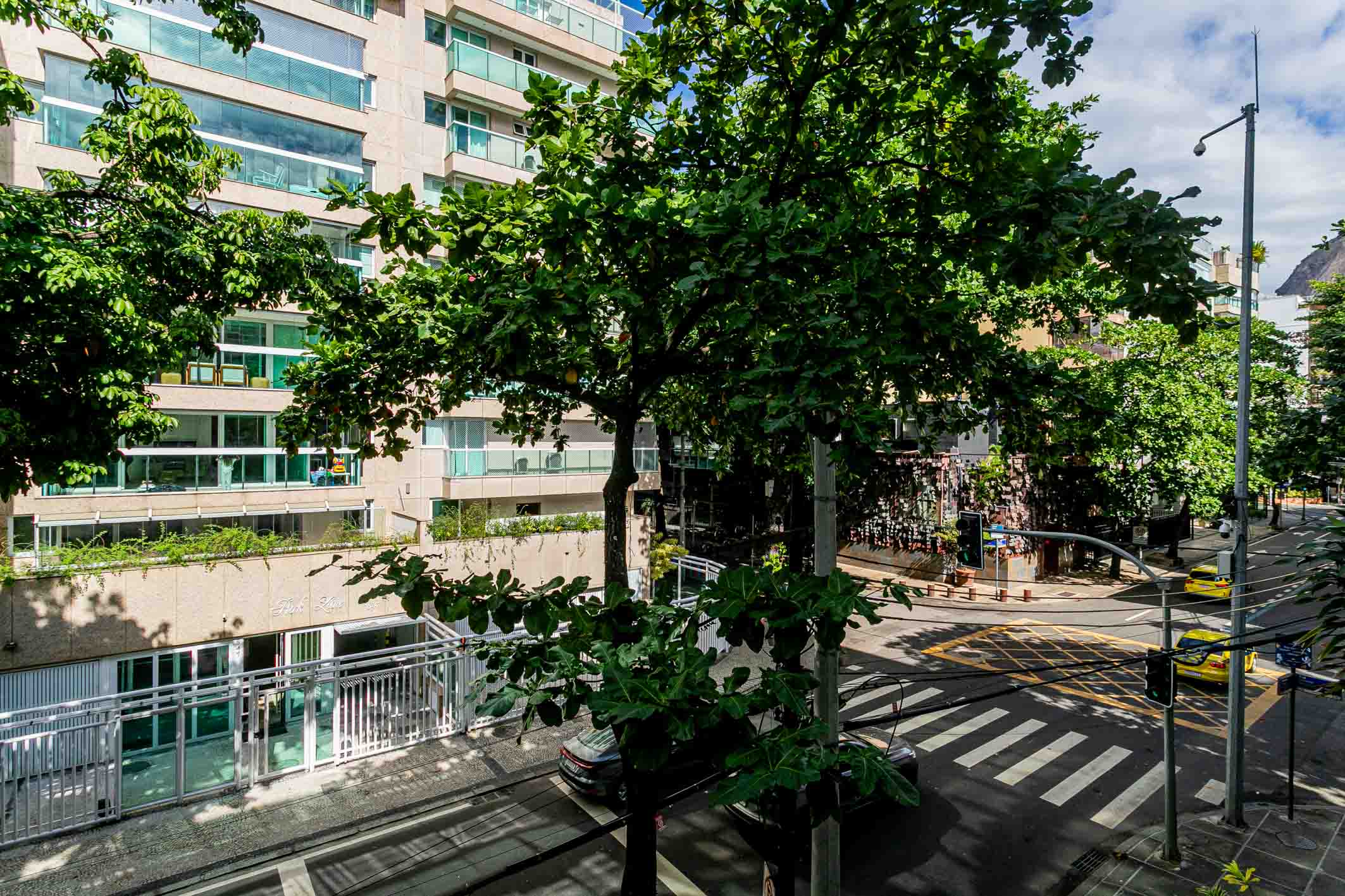  Three-bedroom residence one block from Leblon Beach - 物件實景
