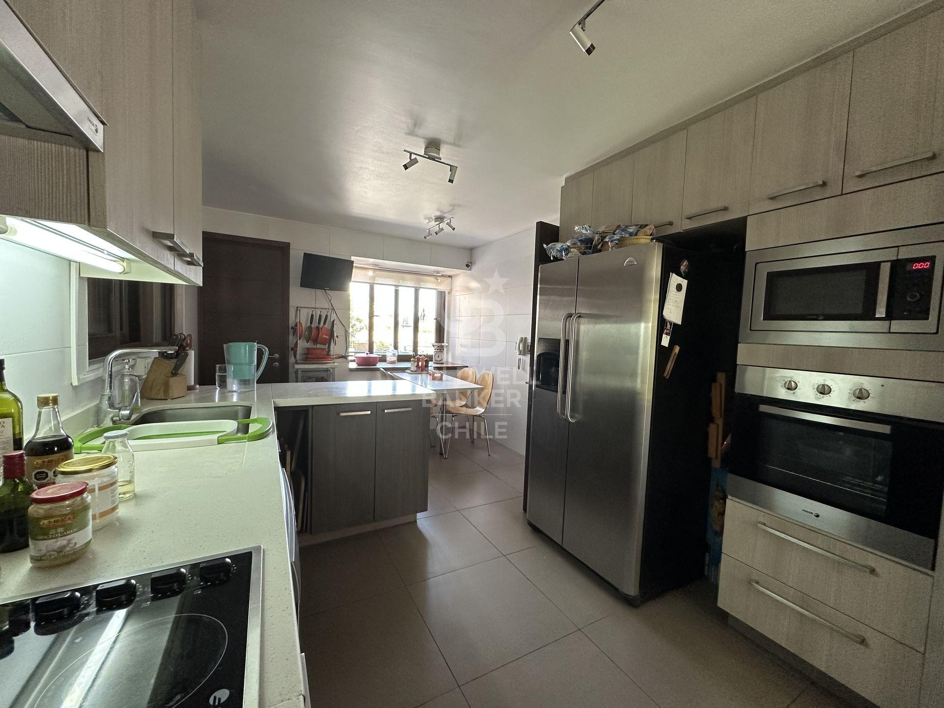 Las Condes, Chile, 4 Bedrooms Bedrooms, ,5 BathroomsBathrooms,Residential,For Sale,1728861