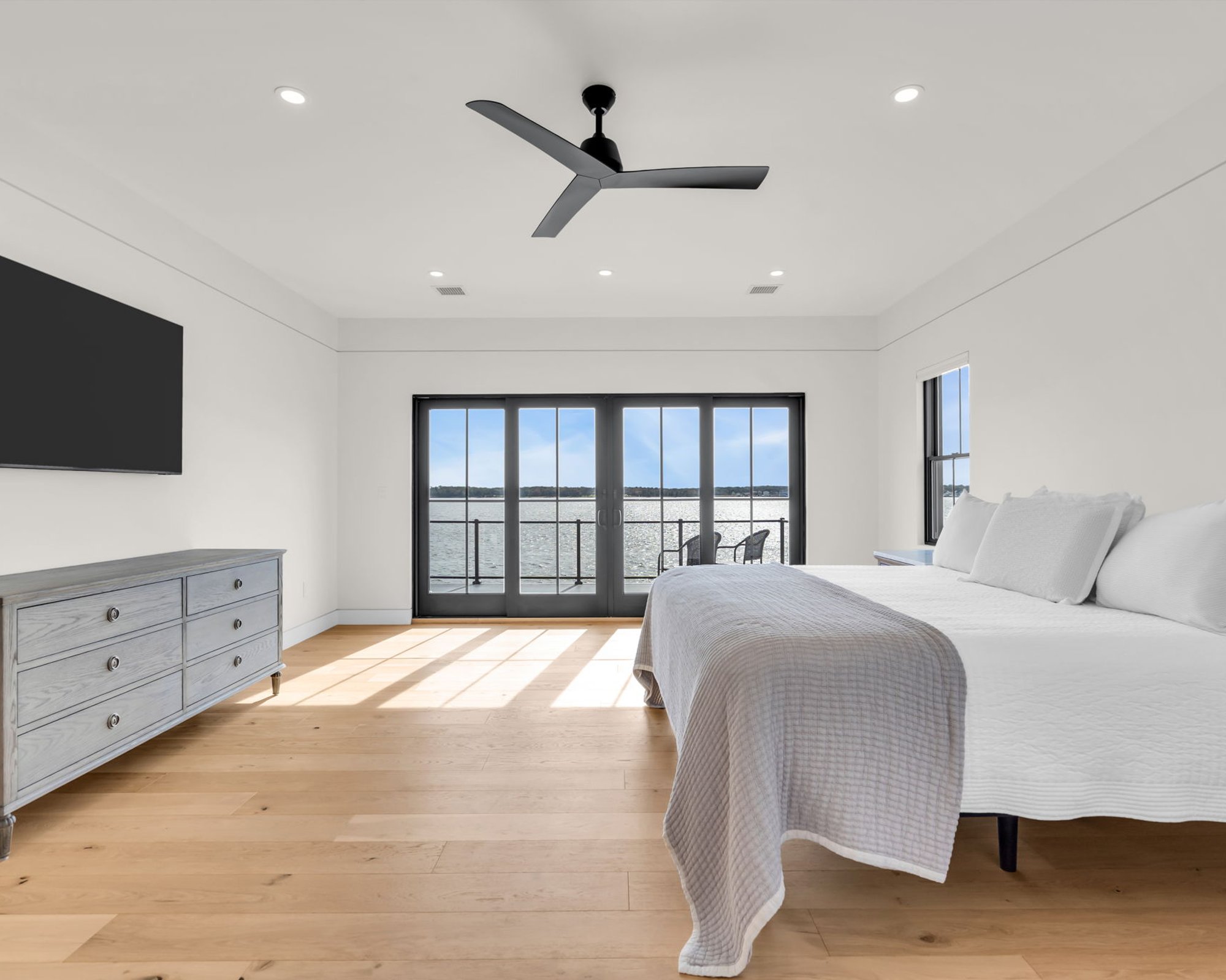  Exceptional Custom Built Waterfront Home - 物件實景