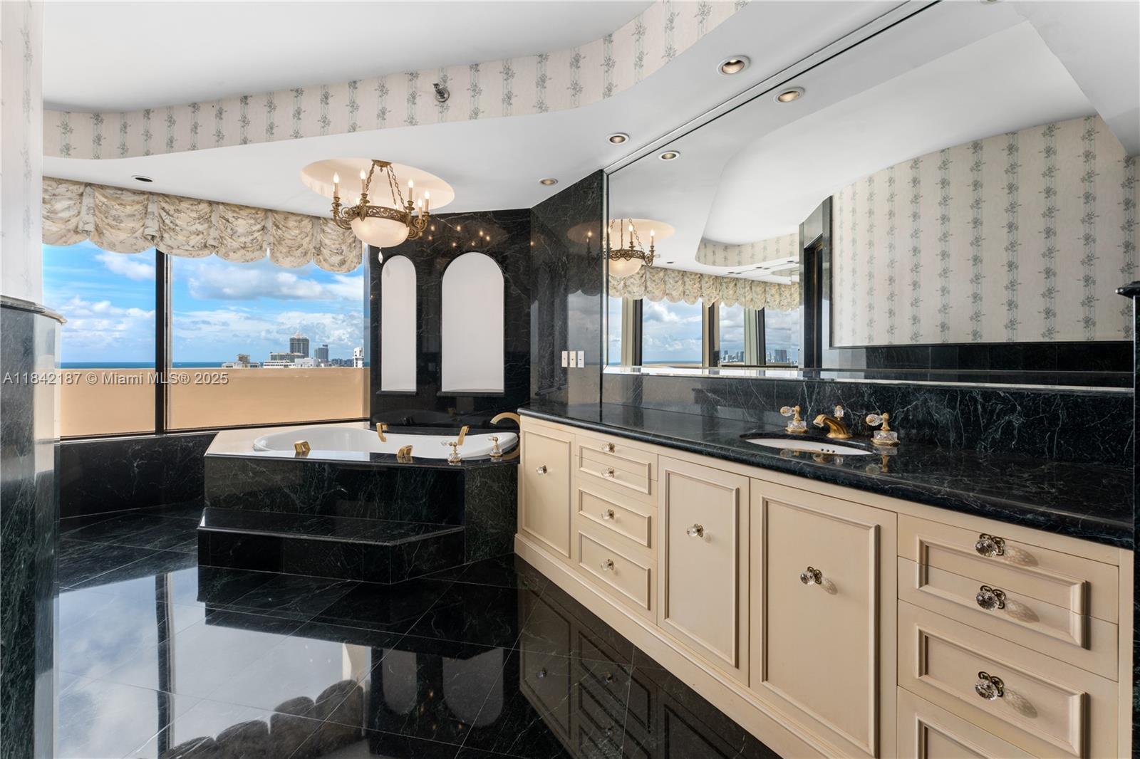 Miami Beach, Florida, 33140, United States, 4 Bedrooms Bedrooms, ,7 BathroomsBathrooms,Residential,For Sale,1895466
