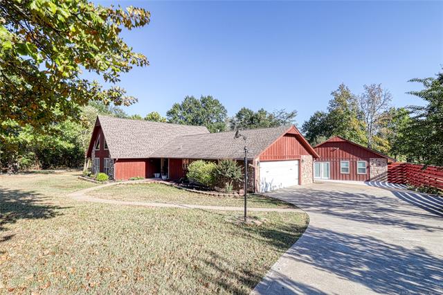 Eufaula, Oklahoma, 74432, United States, 3 Bedrooms Bedrooms, ,3 BathroomsBathrooms,Residential,For Sale,1987326
