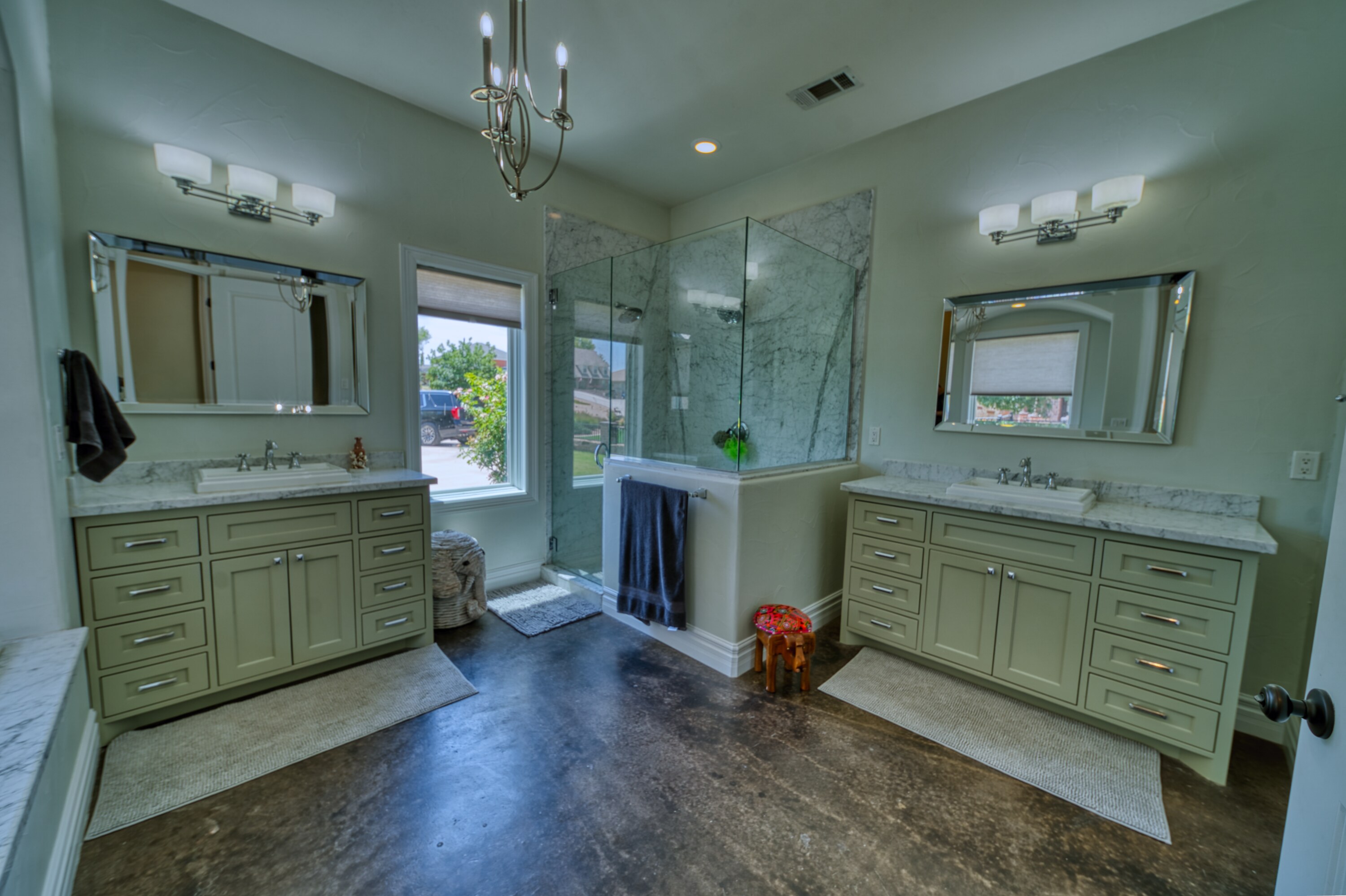 Carlsbad, New Mexico, 88220, United States, 5 Bedrooms Bedrooms, ,4 BathroomsBathrooms,Residential,For Sale,1974334