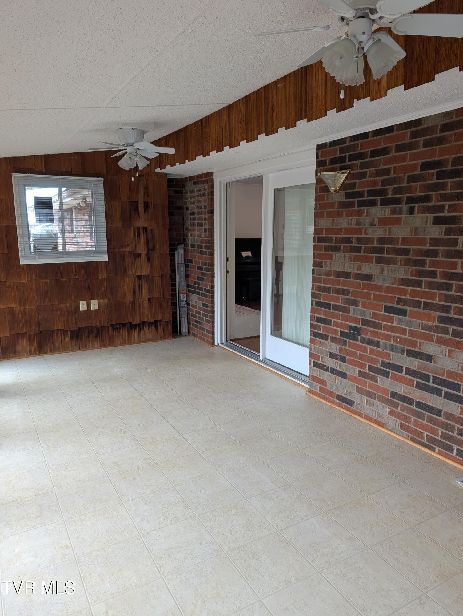 Johnson City, Tennessee, 37604, United States, 4 Bedrooms Bedrooms, ,3 BathroomsBathrooms,Residential,For Sale,1978550