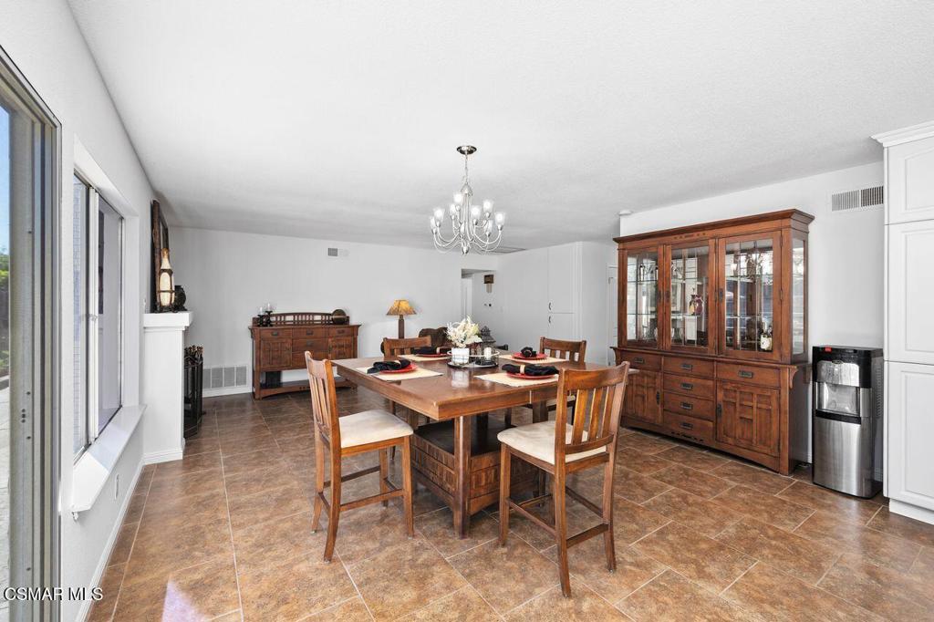 Simi Valley, California, 93065, United States, 3 Bedrooms Bedrooms, ,2 BathroomsBathrooms,Residential,For Sale,1960953