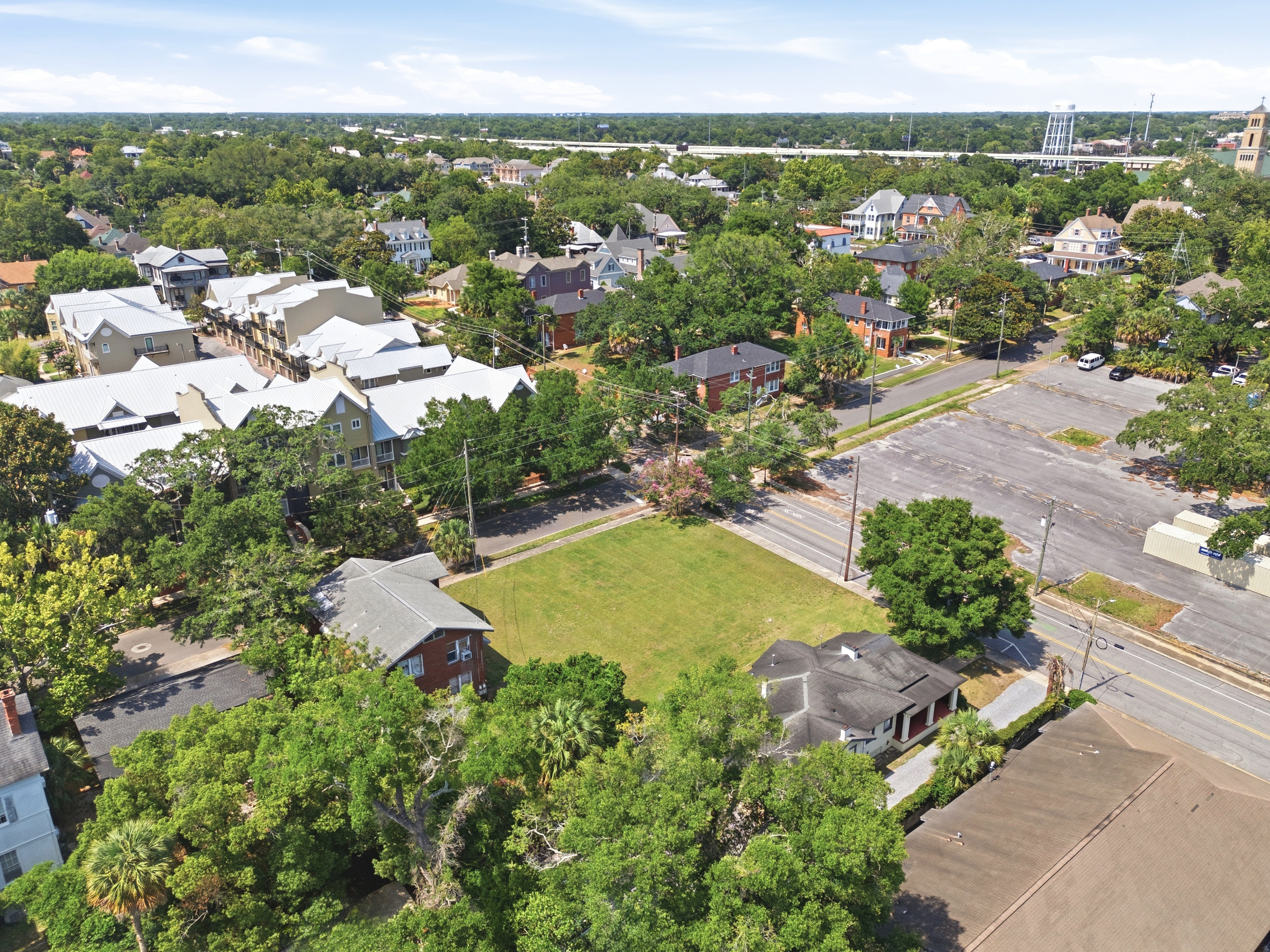  Rare Corner Parcel with Three-Lot Potential in Downton Pensacola - 物件實景