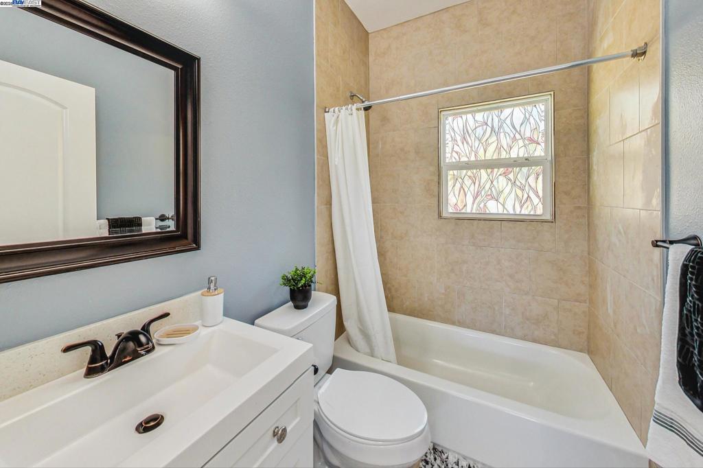 Oakland, California, 94605, United States, ,Residential,For Sale,1921286