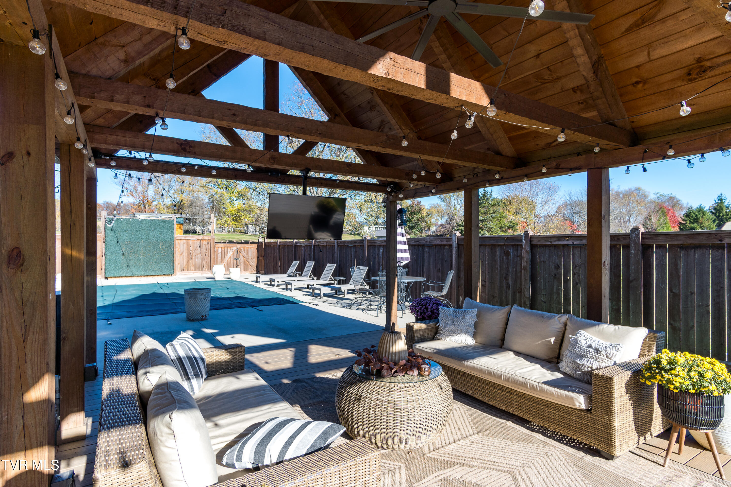 Piney Flats, Tennessee, 37686, United States, 4 Bedrooms Bedrooms, ,4 BathroomsBathrooms,Residential,For Sale,1988527