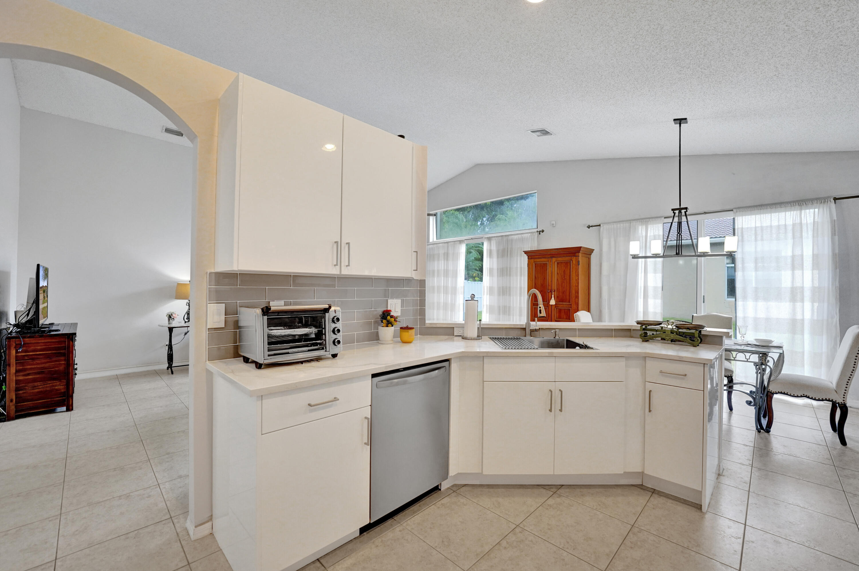 Pembroke Pines, Florida, 33332, United States, 3 Bedrooms Bedrooms, ,2 BathroomsBathrooms,Residential,For Sale,1987784