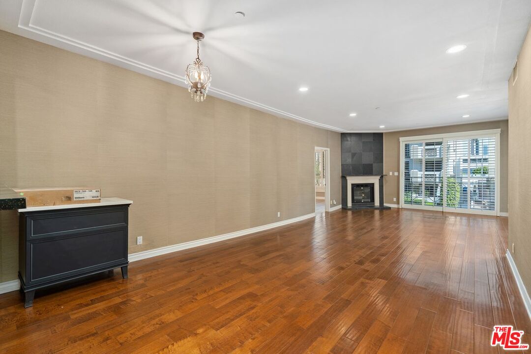 West Hollywood, California, 90048, United States, 2 Bedrooms Bedrooms, ,3 BathroomsBathrooms,Residential,For Sale,1762053