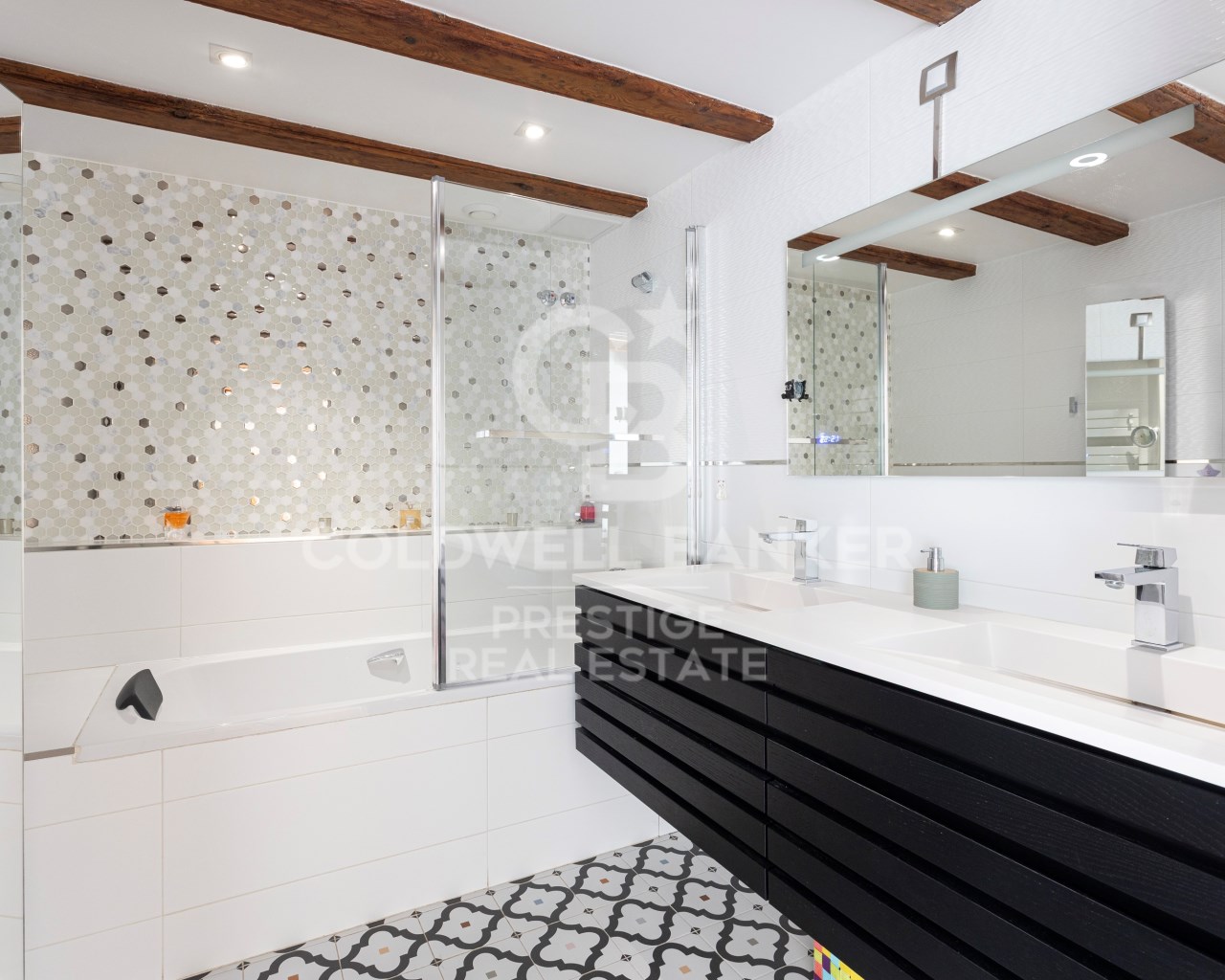 Barcelona, Catalonia, ES, 4 Bedrooms Bedrooms, ,3 BathroomsBathrooms,Residential,For Sale,1795299