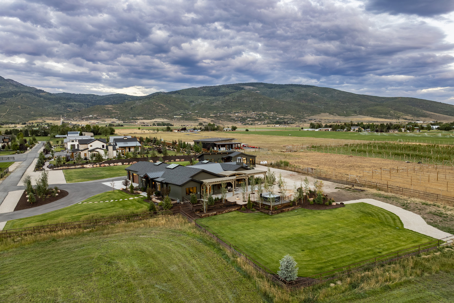  Rural Chic Farmhouse with Expansive Views and Seclusion - 物件實景