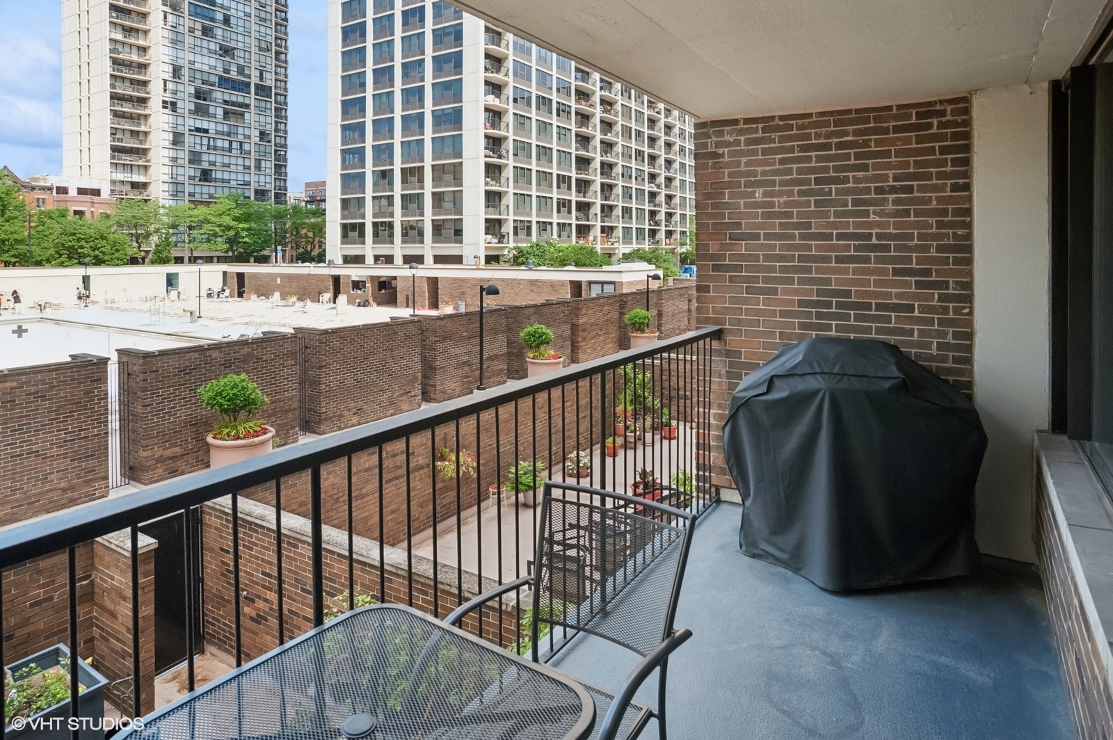 Chicago, Illinois, 60610, United States, 2 Bedrooms Bedrooms, ,2 BathroomsBathrooms,Residential,For Sale,1927209