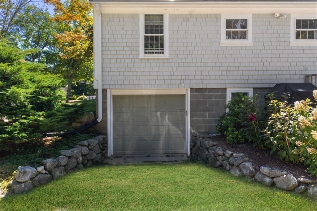 Duxbury, Massachusetts, 02332, United States, 3 Bedrooms Bedrooms, ,1 BathroomBathrooms,Residential,For Sale,1940191