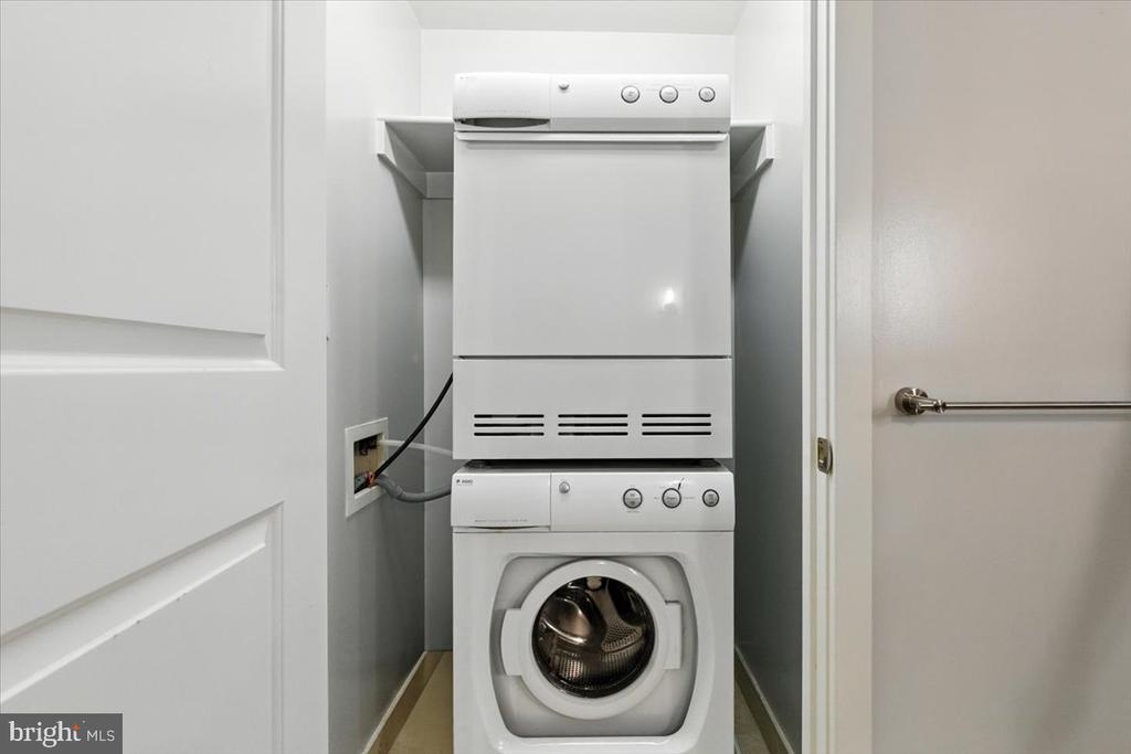 Washington, District of Columbia, 20003, United States, 2 Bedrooms Bedrooms, ,2 BathroomsBathrooms,Residential,For Sale,1974784