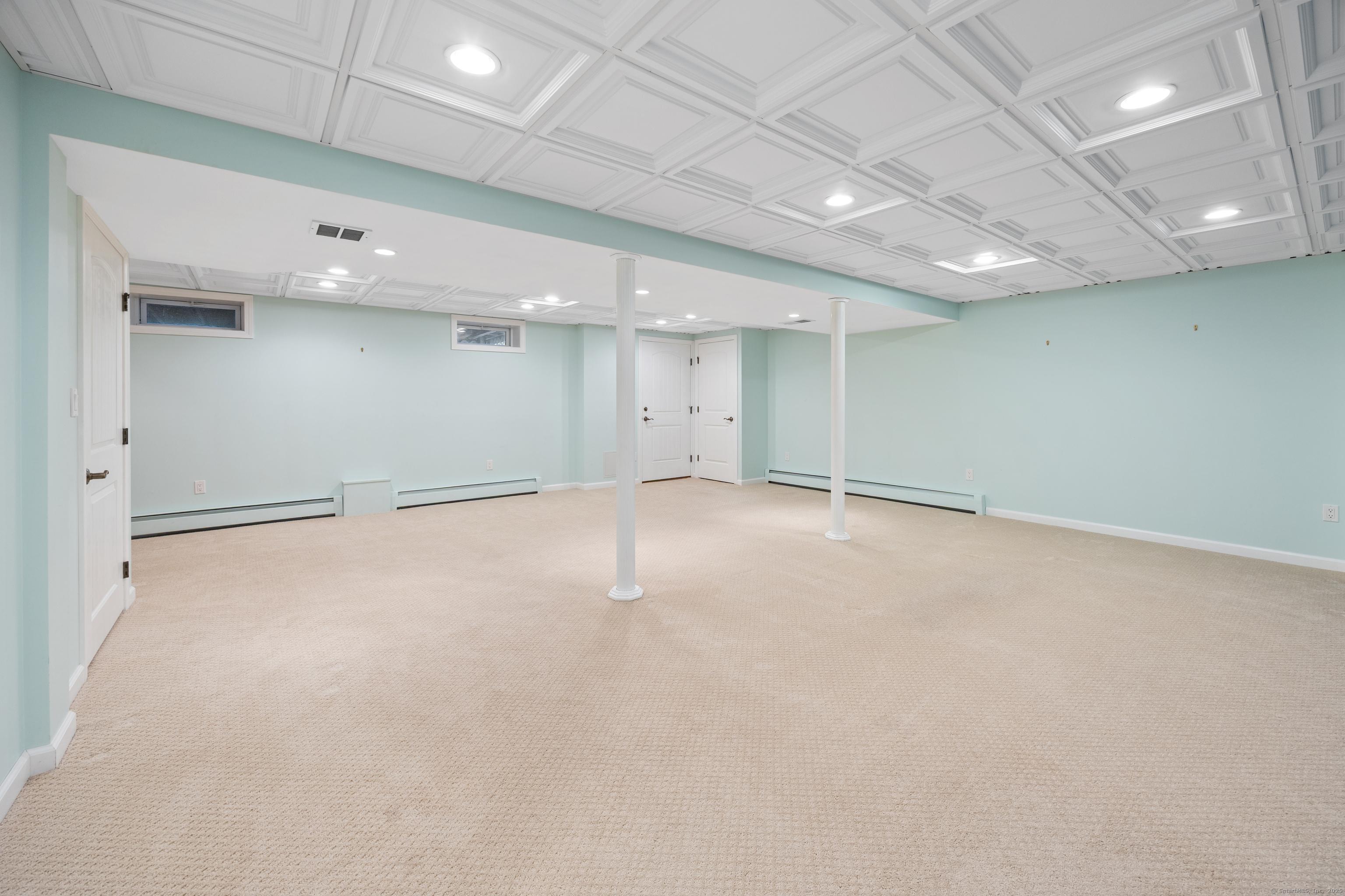 Southington, Connecticut, 06489, United States, 3 Bedrooms Bedrooms, ,3 BathroomsBathrooms,Residential,For Sale,1935376