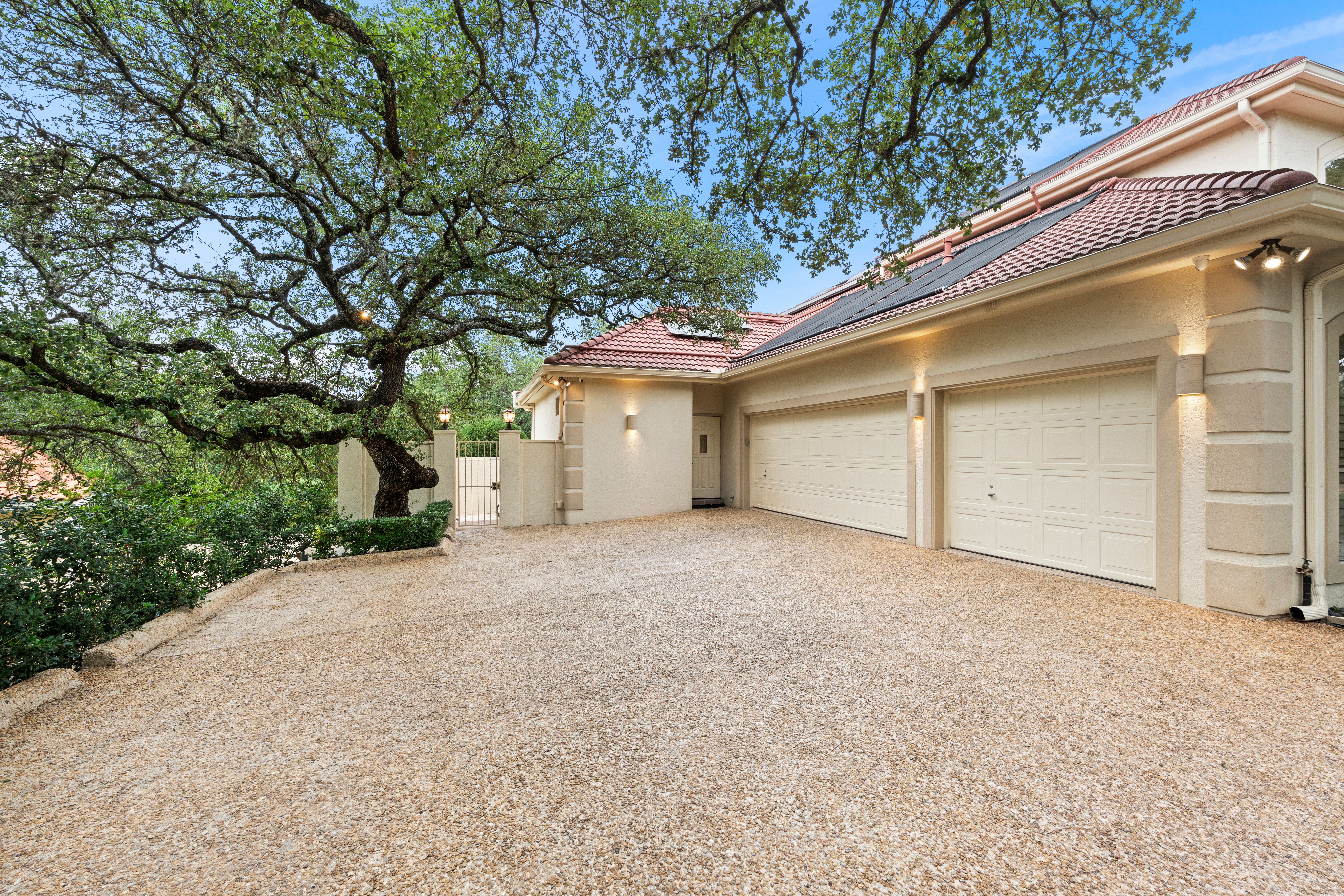  Grand Dominion Estate Showcasing Luxury, Privacy & Architectural Excellence - 物件實景