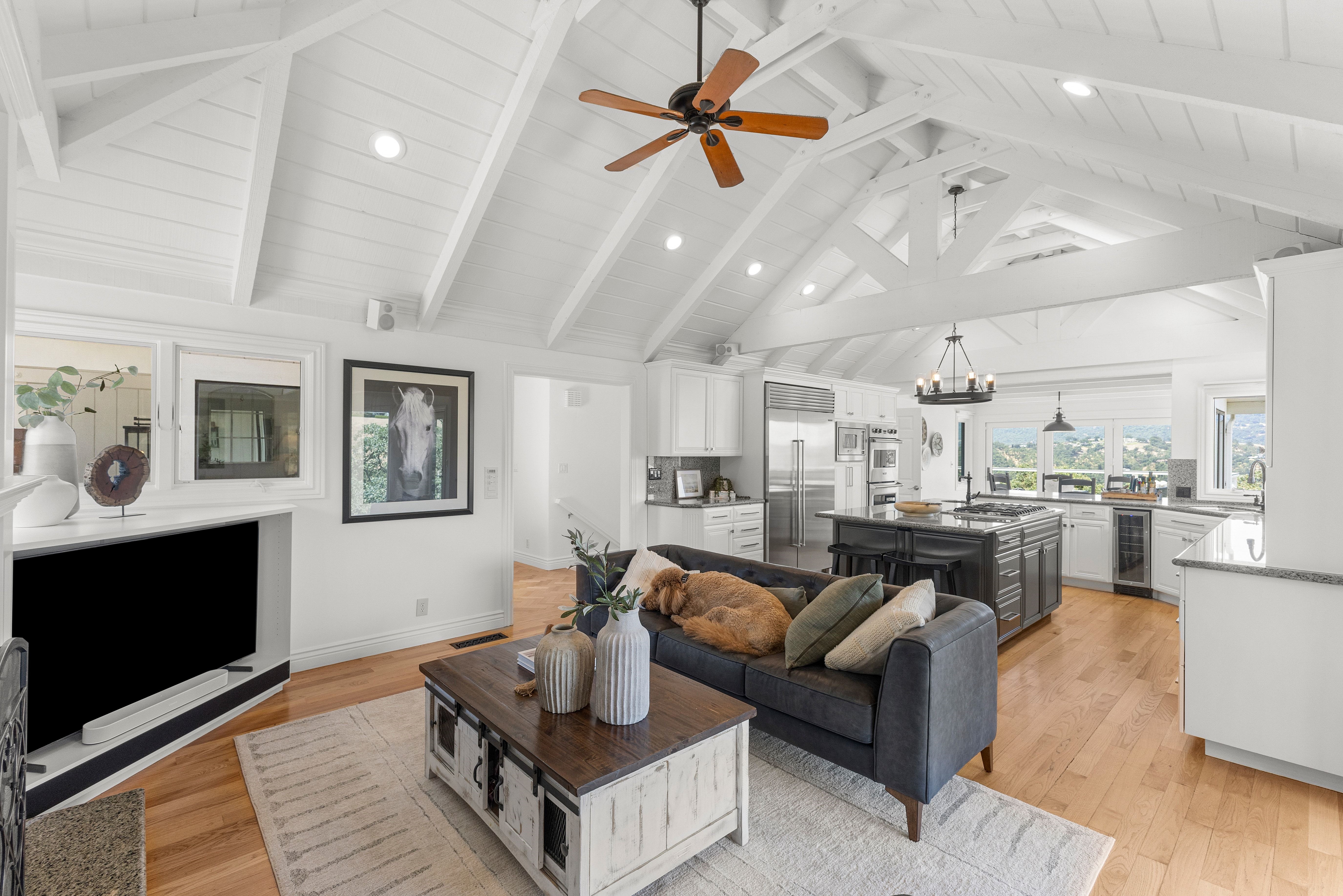  Sweeping Fairway Views Meet Rare Outdoor Living - 物件實景