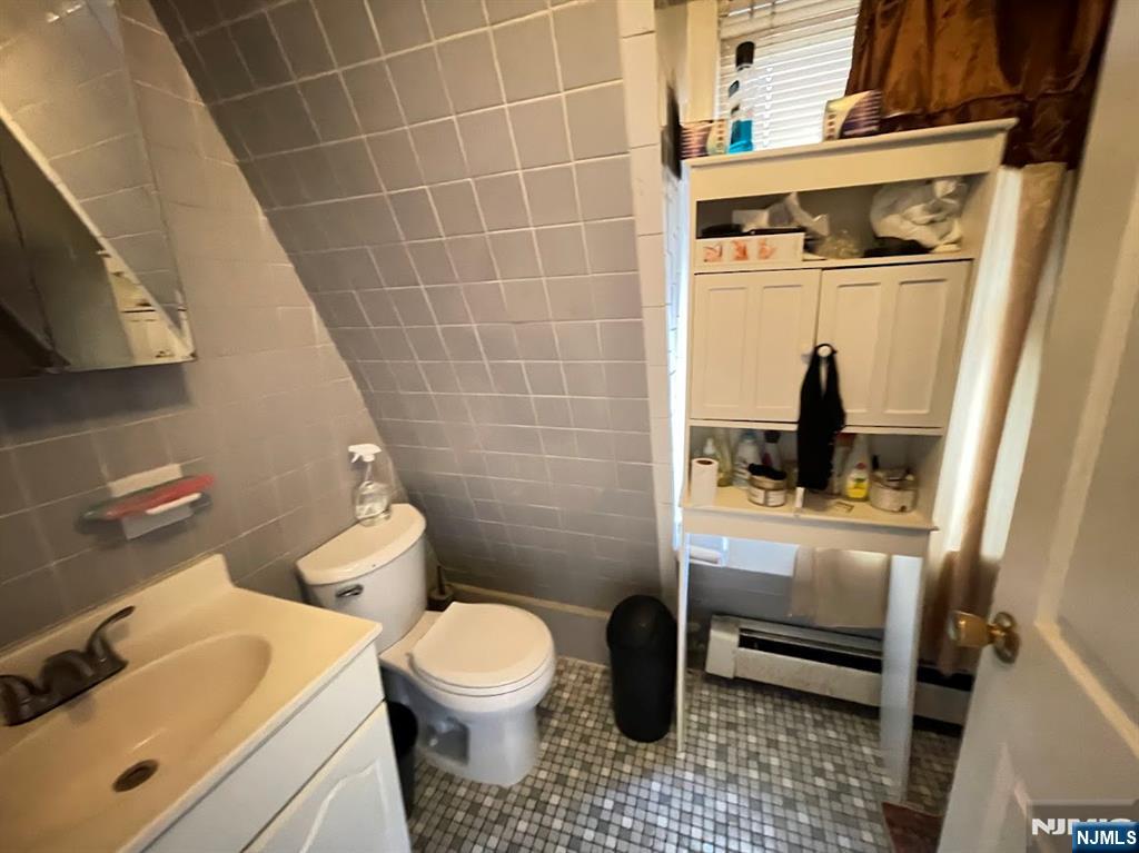 Newark, New Jersey, 07104, United States, 7 Bedrooms Bedrooms, ,4 BathroomsBathrooms,Residential,For Sale,1980017