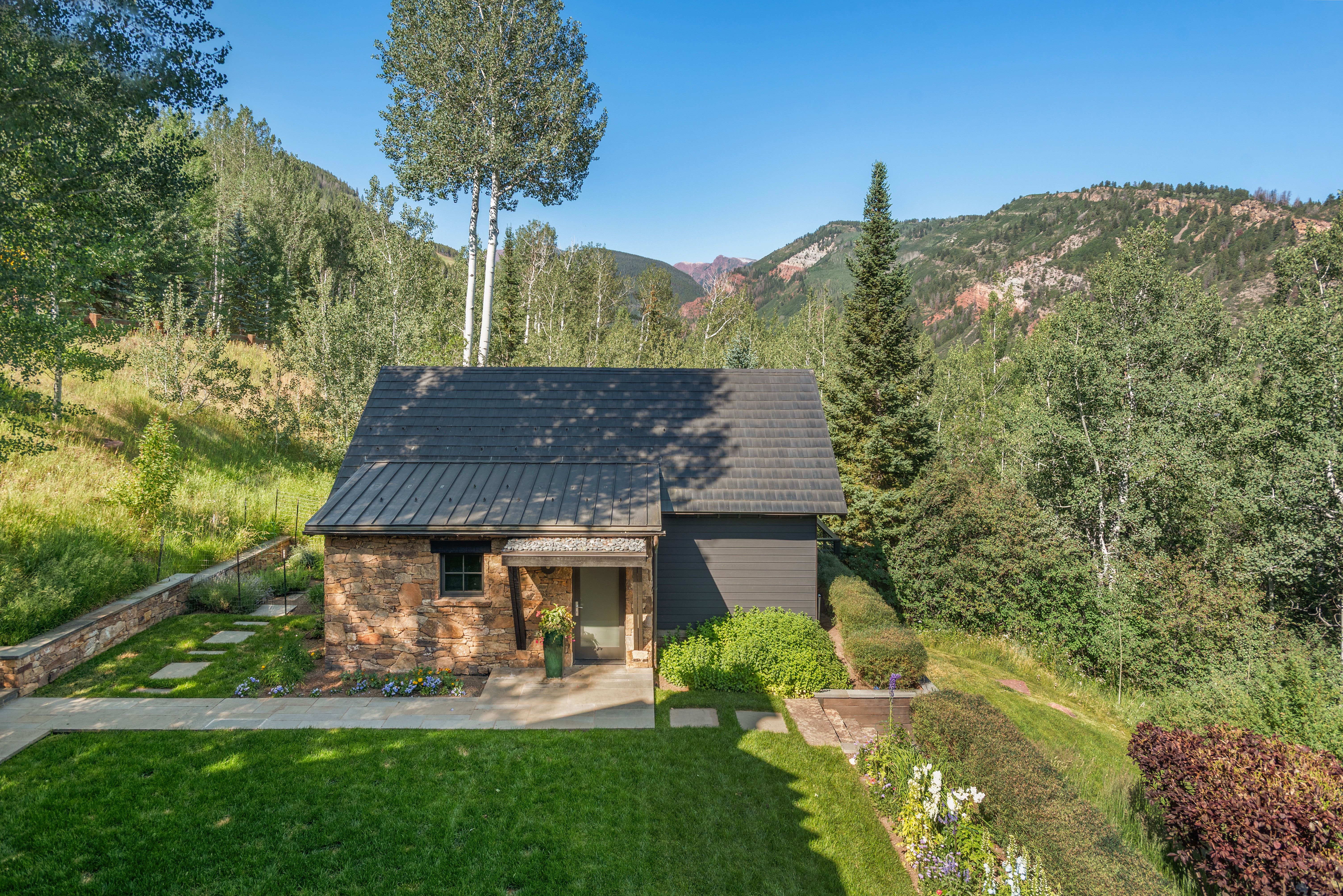  Mountain Contemporary Estate in Five Trees - 物件實景
