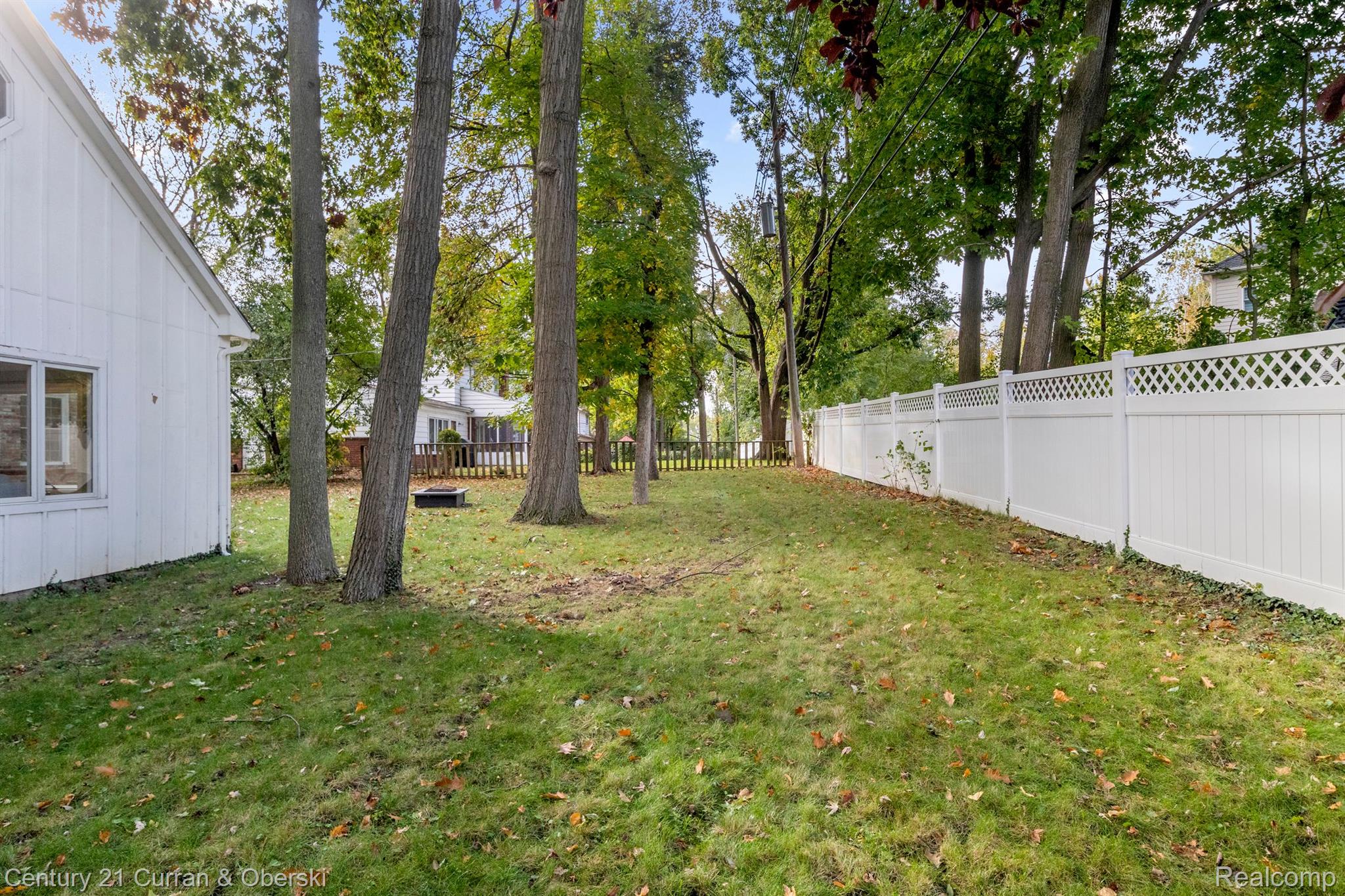 West Bloomfield Charter Township, Michigan, 48322, United States, 4 Bedrooms Bedrooms, ,3 BathroomsBathrooms,Residential,For Sale,1977559