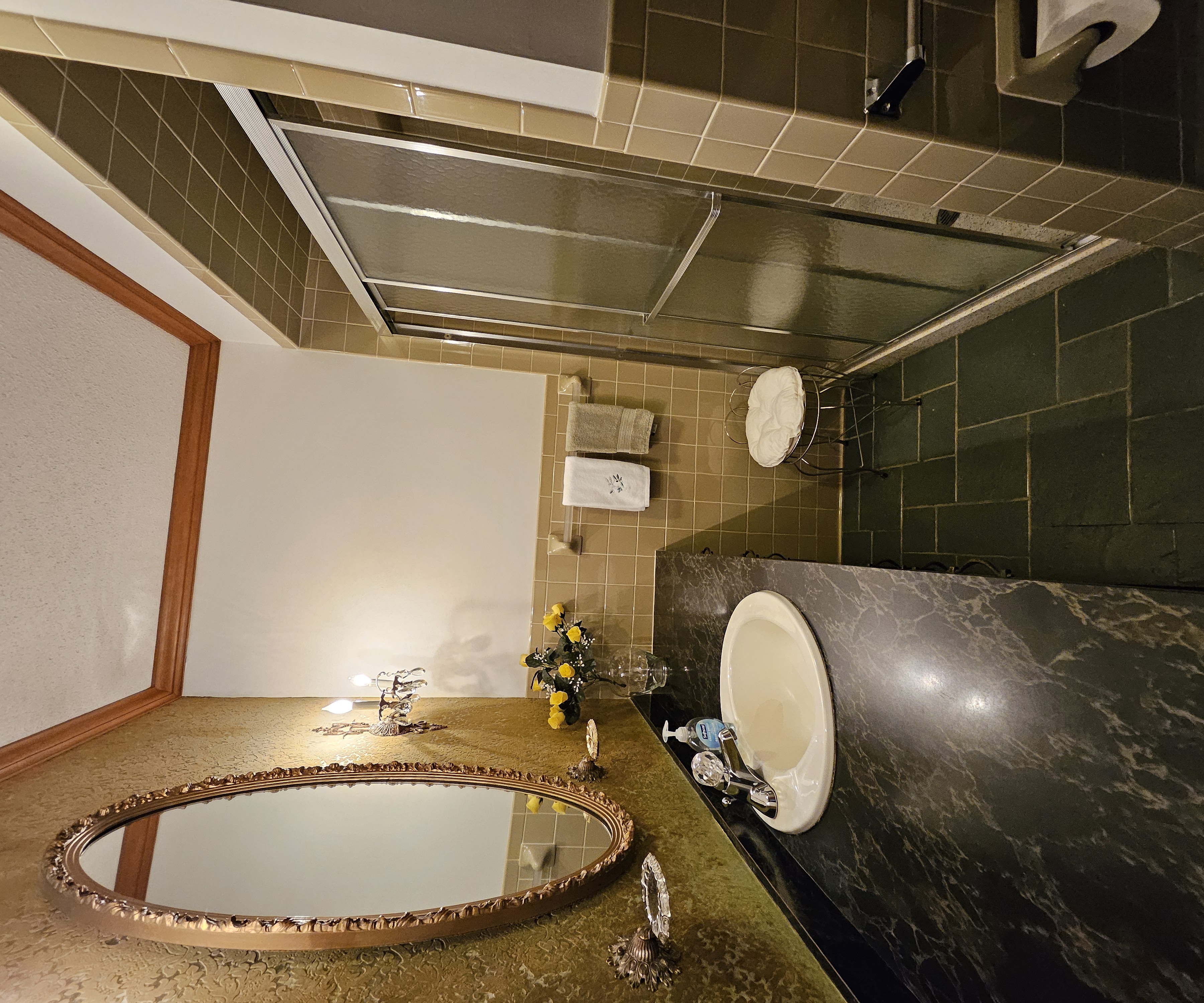 Hannibal, Missouri, 63401, United States, 3 Bedrooms Bedrooms, ,2 BathroomsBathrooms,Residential,For Sale,1981239