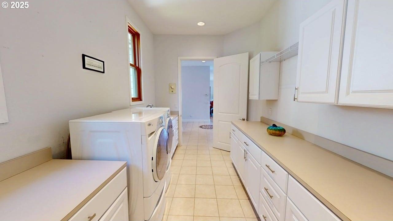 Gold Beach, Oregon, 97444, United States, 3 Bedrooms Bedrooms, ,5 BathroomsBathrooms,Residential,For Sale,1974377