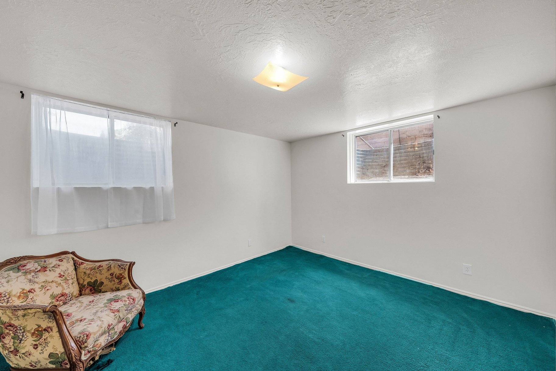  Timeless Bloomington Home in an Established Neighborhood - 物件實景