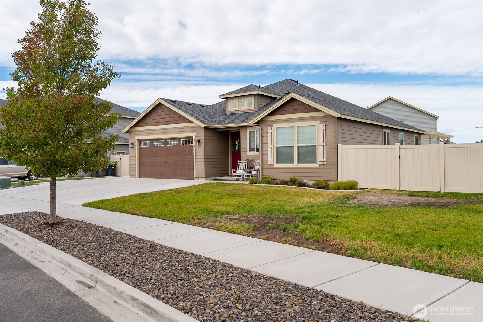 Hawk St, Moses Lake, WA 98837 #1