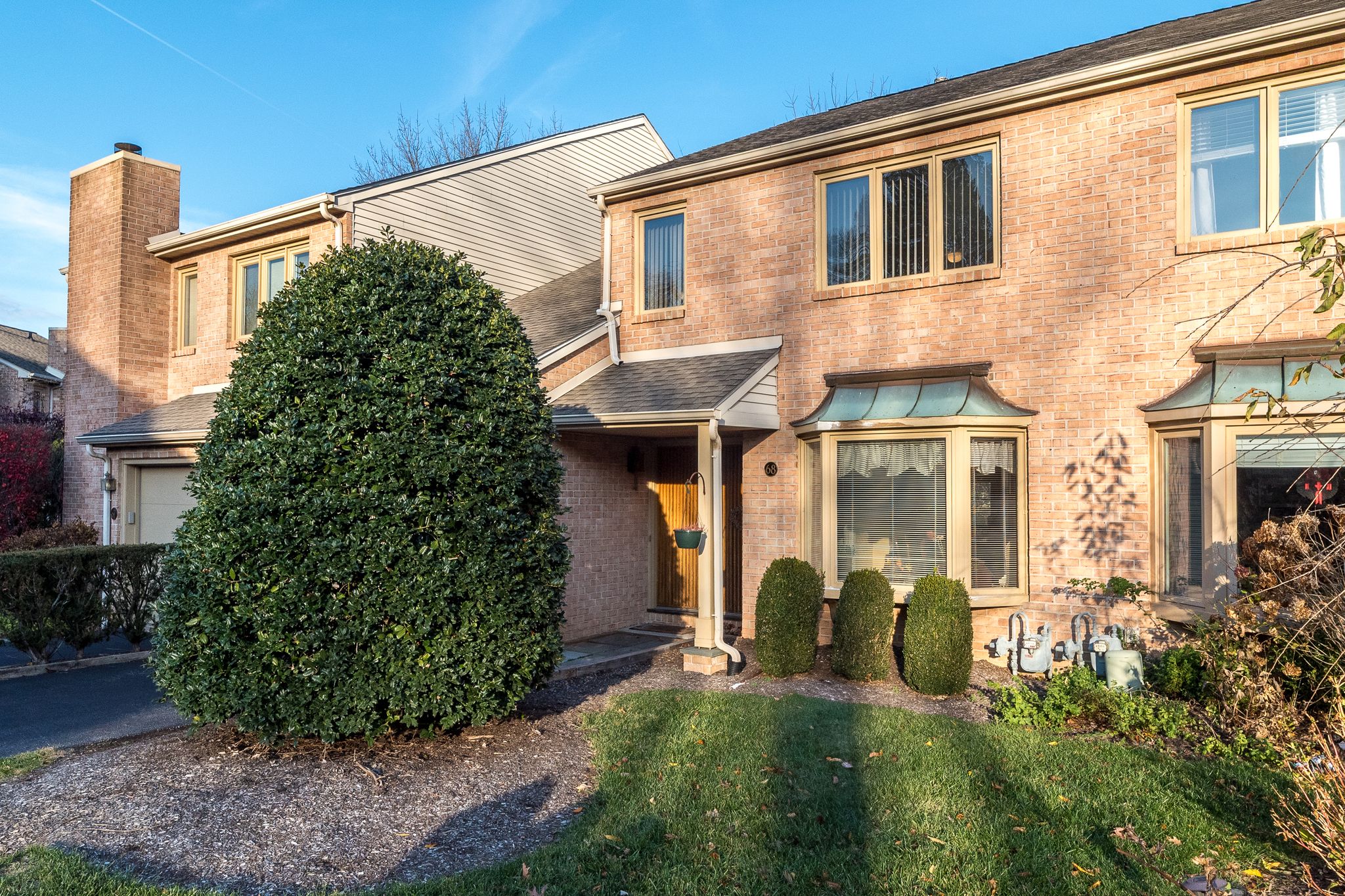 Chesterbrook, Pennsylvania, 19087, United States, 2 Bedrooms Bedrooms, ,3 BathroomsBathrooms,Residential,For Sale,1978885