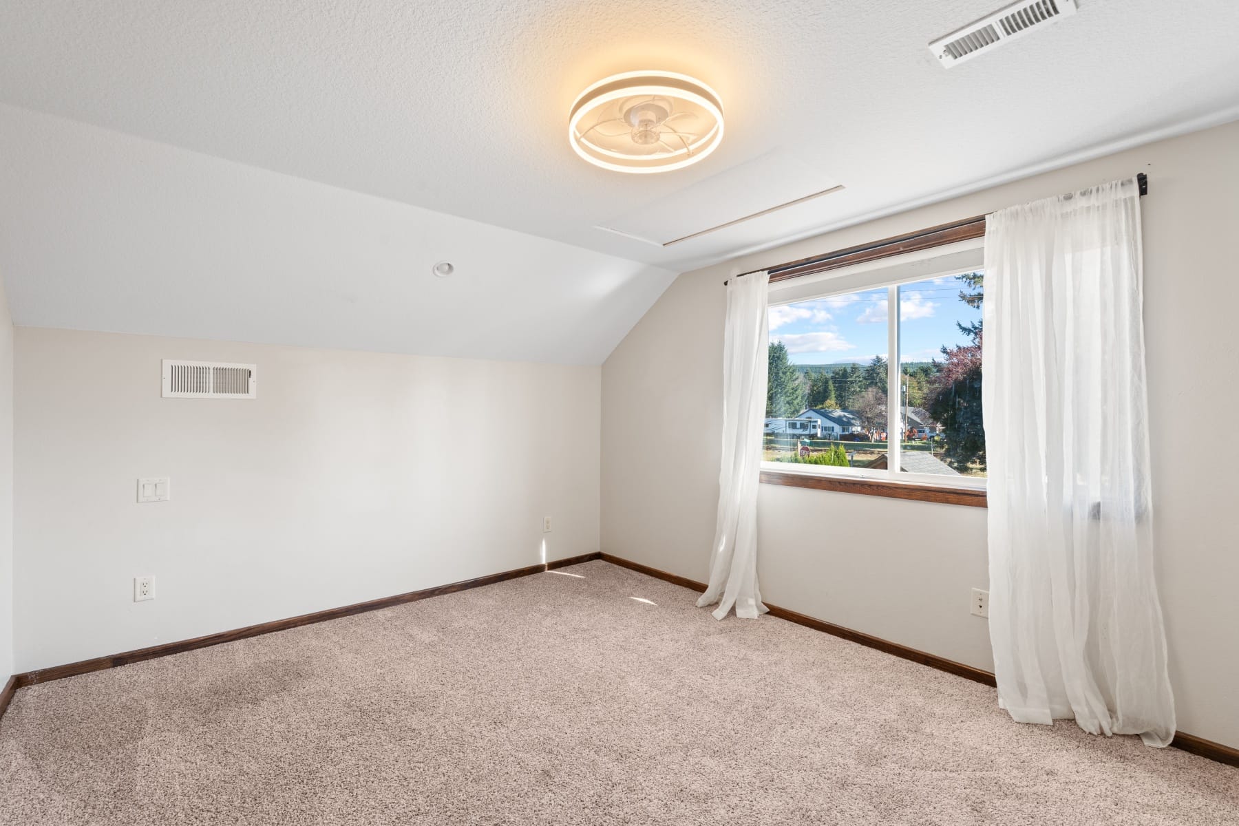  103 W HUMPHREY ST Yacolt, WA 98675 - 物件實景