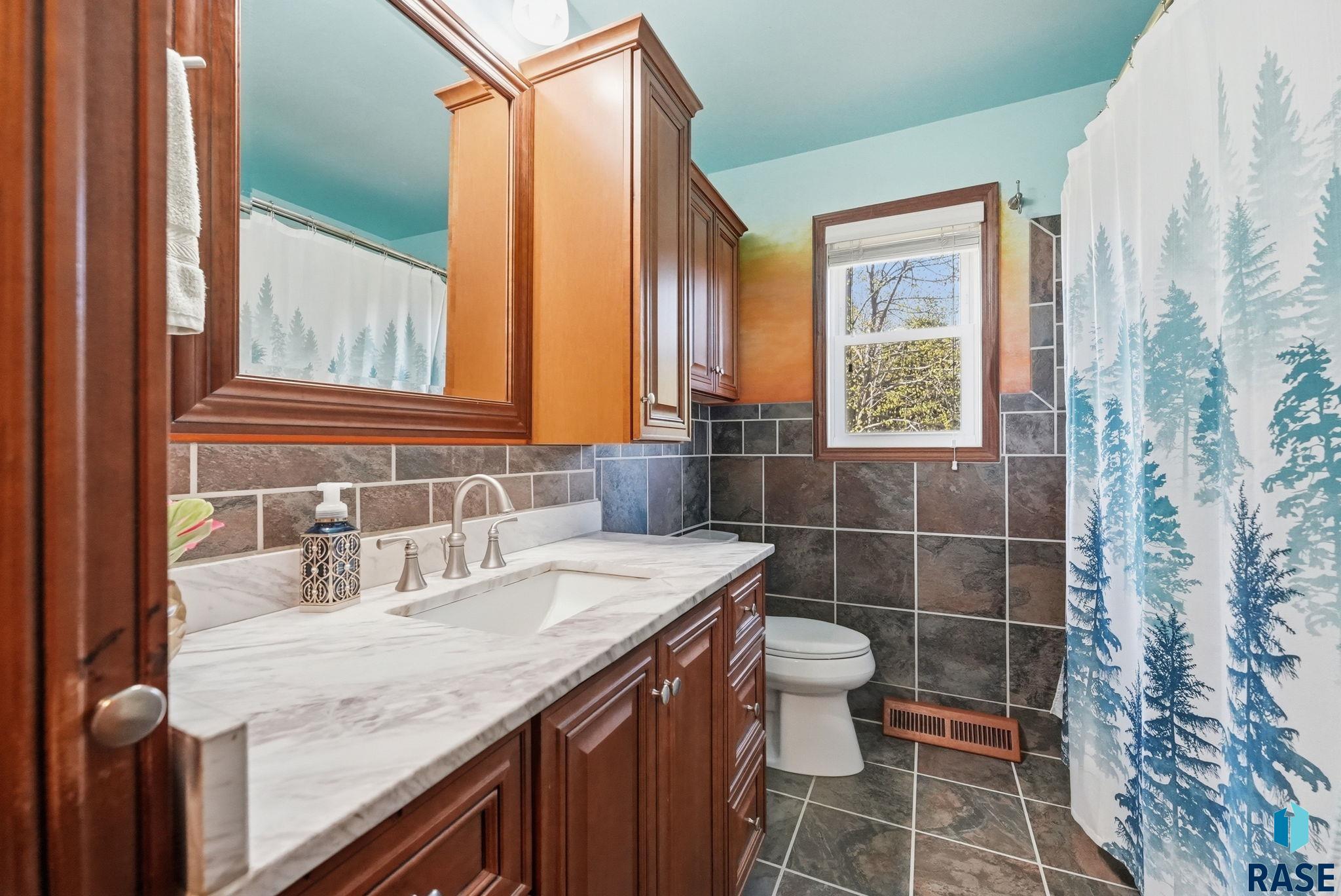 Sioux Falls, South Dakota, 57106, United States, 4 Bedrooms Bedrooms, ,2 BathroomsBathrooms,Residential,For Sale,2042590
