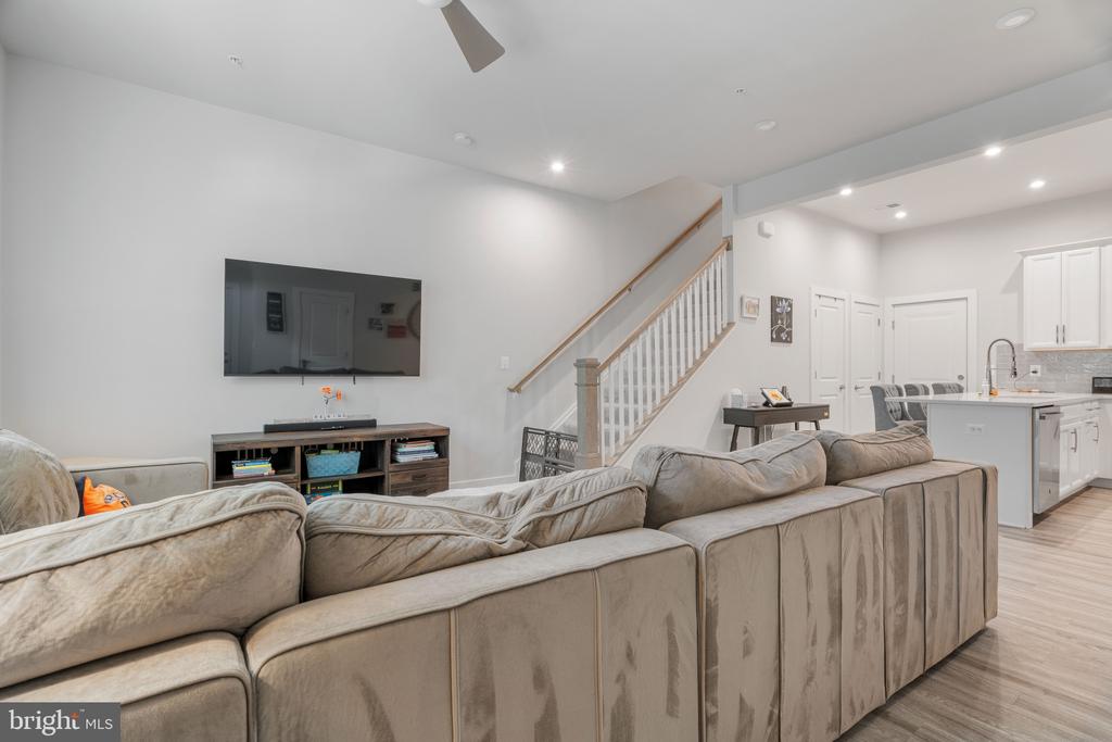 Rockville, Maryland, 20855, United States, 3 Bedrooms Bedrooms, ,3 BathroomsBathrooms,Residential,For Sale,1929038