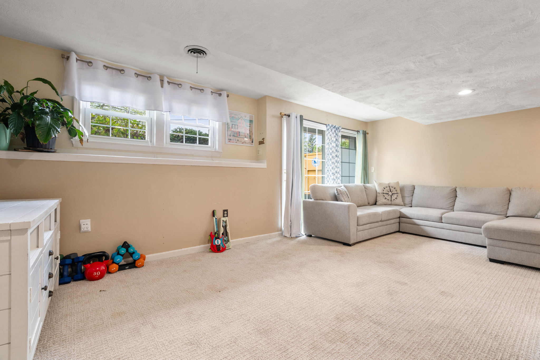  2 Forbes Road, Canton, MA, 02021 - 物件實景