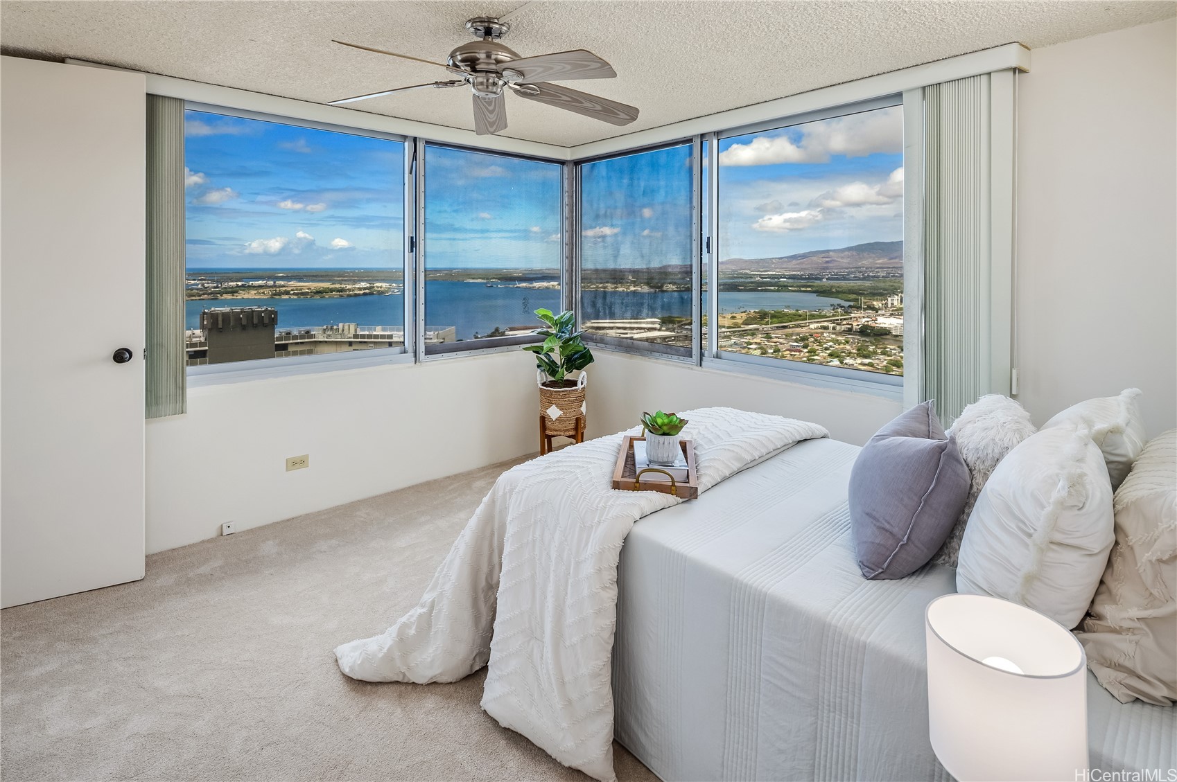 Aiea, Hawaii, 96701, United States, 2 Bedrooms Bedrooms, ,2 BathroomsBathrooms,Residential,For Sale,1882512