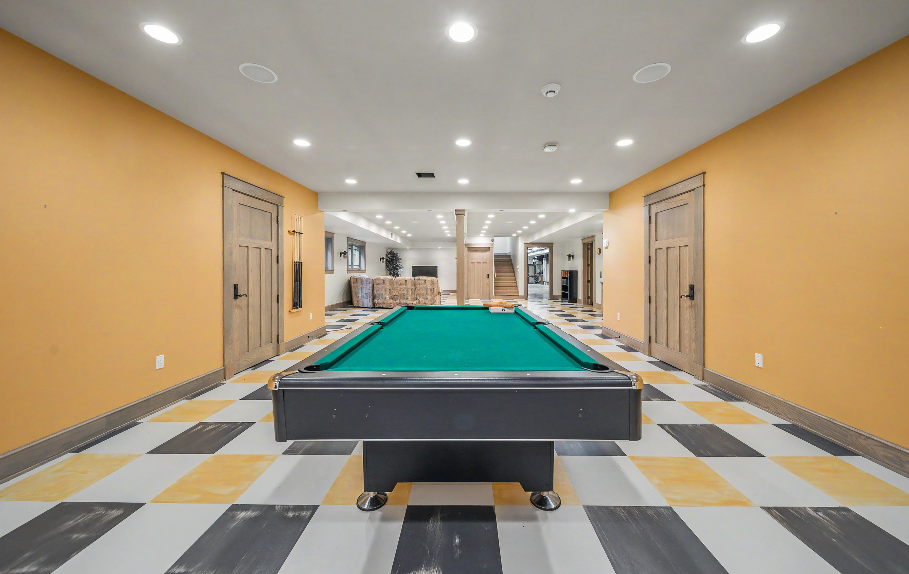  Stunning Prairie-Inspired Estate on 16 Acres of Scenic Woodlands - 物件實景