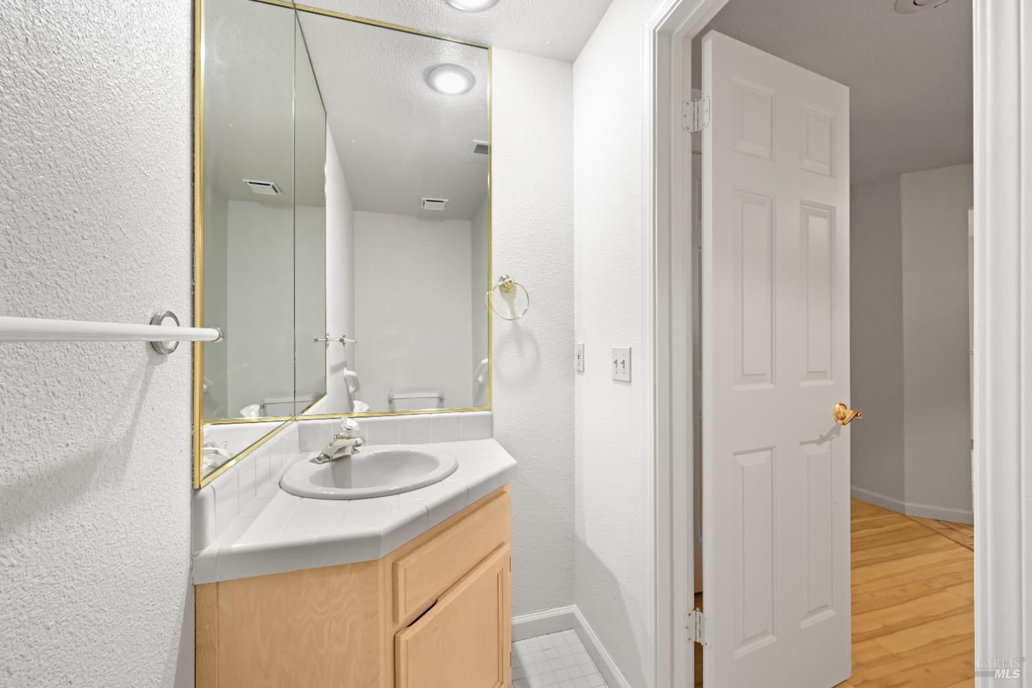 Santa Rosa, California, 95403, United States, 2 Bedrooms Bedrooms, ,3 BathroomsBathrooms,Residential,For Sale,1903513